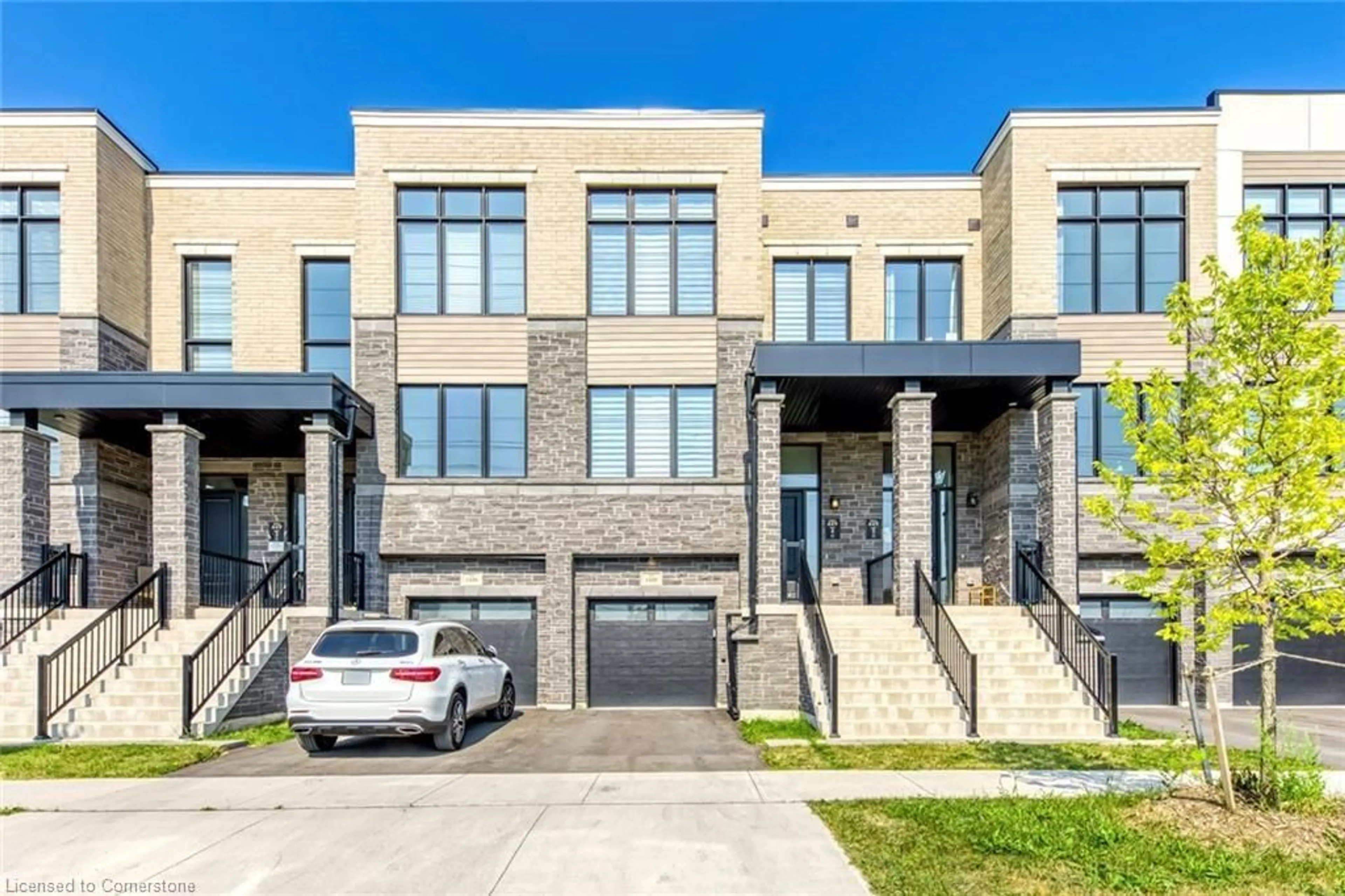 A pic from exterior of the house or condo, the front or back of building for 1488 Yellow Rose Cir, Oakville Ontario L6M 5L3