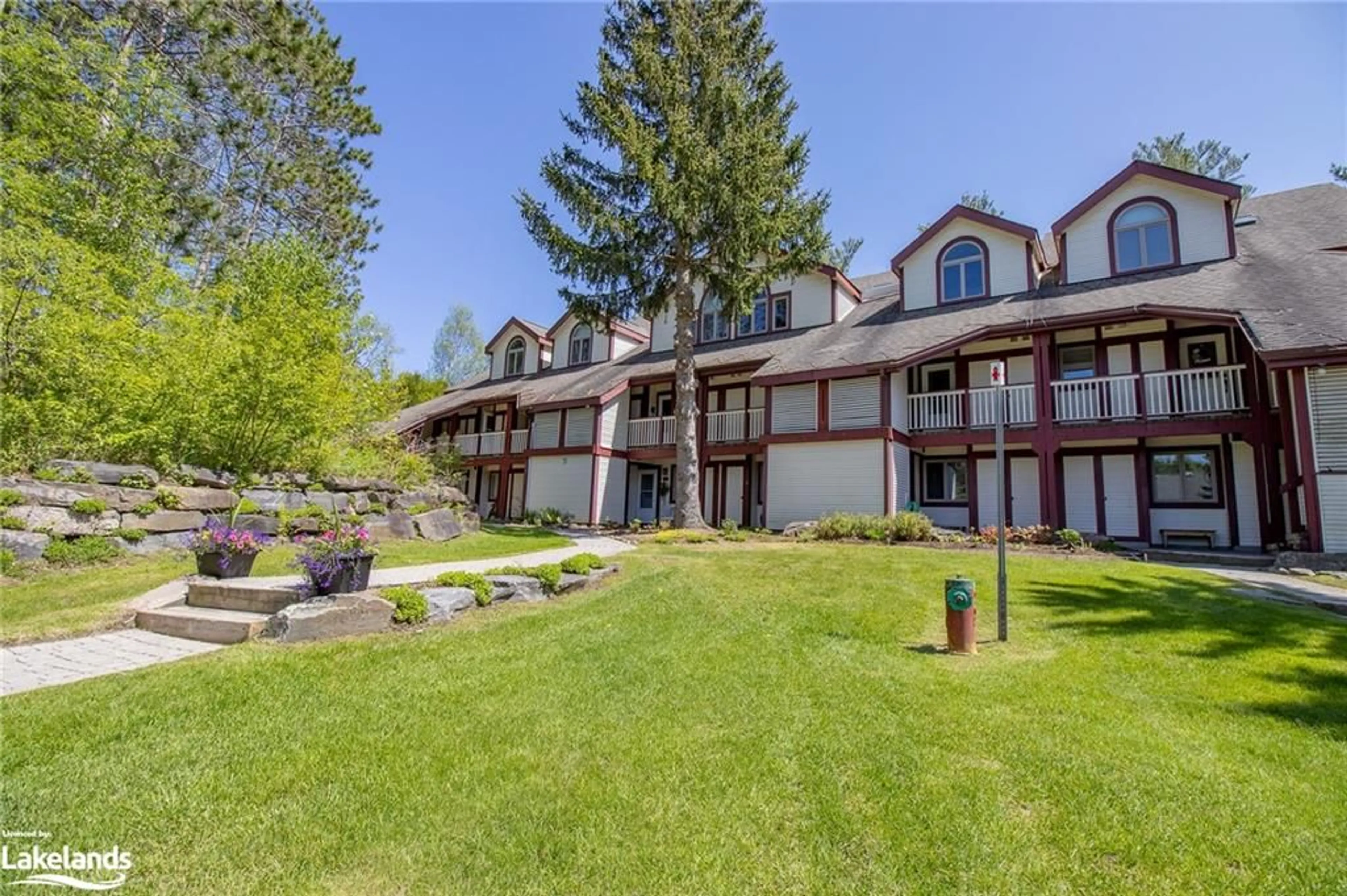 A pic from exterior of the house or condo, cottage for 10 Coveside Dr #208, Huntsville Ontario P1H 1C3