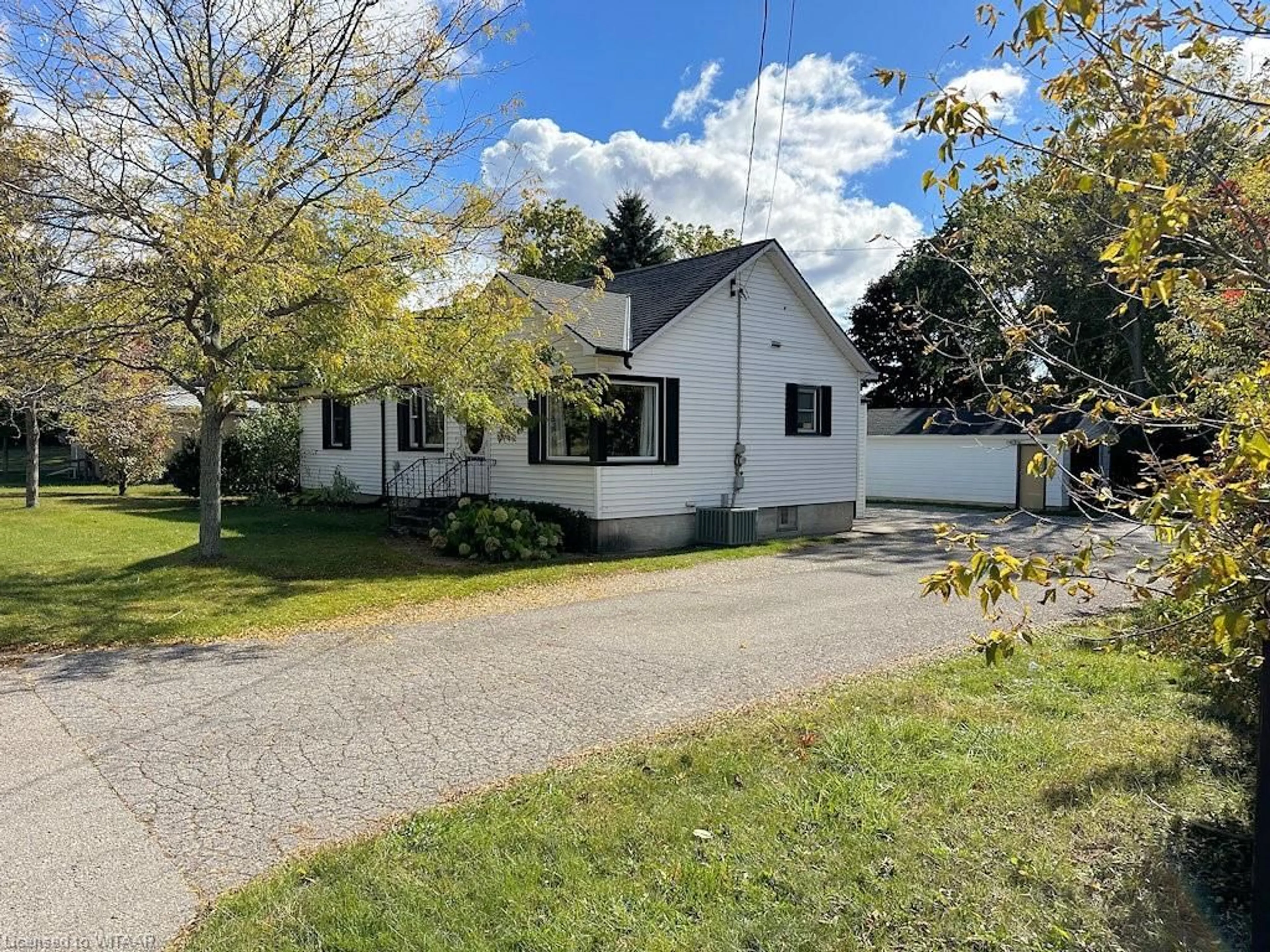 Frontside or backside of a home, cottage for 25 Fourth St, Tillsonburg Ontario N4G 1H1