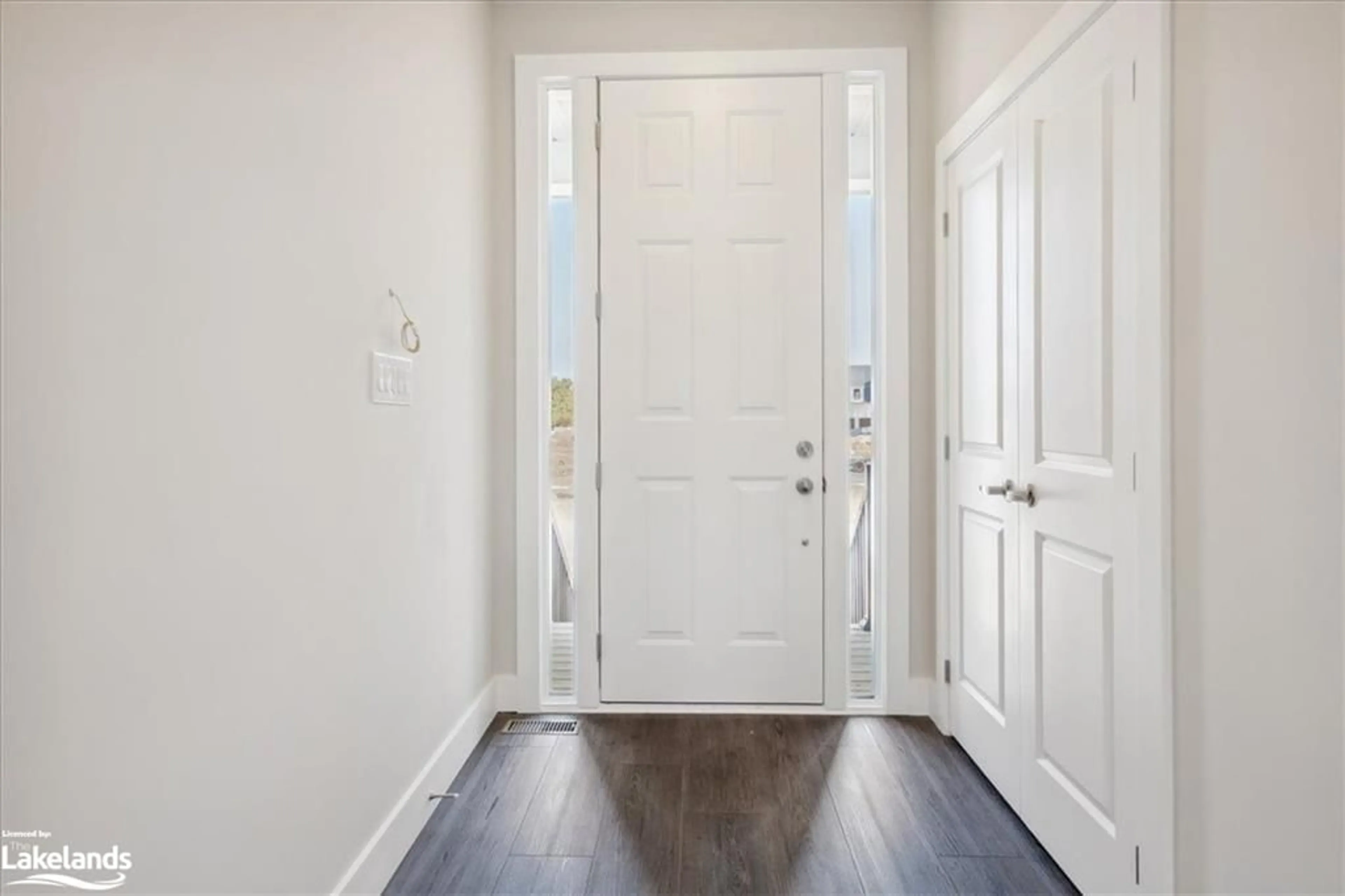 Indoor entryway, wood floors for 163 Sugar Maple St, The Blue Mountains Ontario L9Y 0Z3