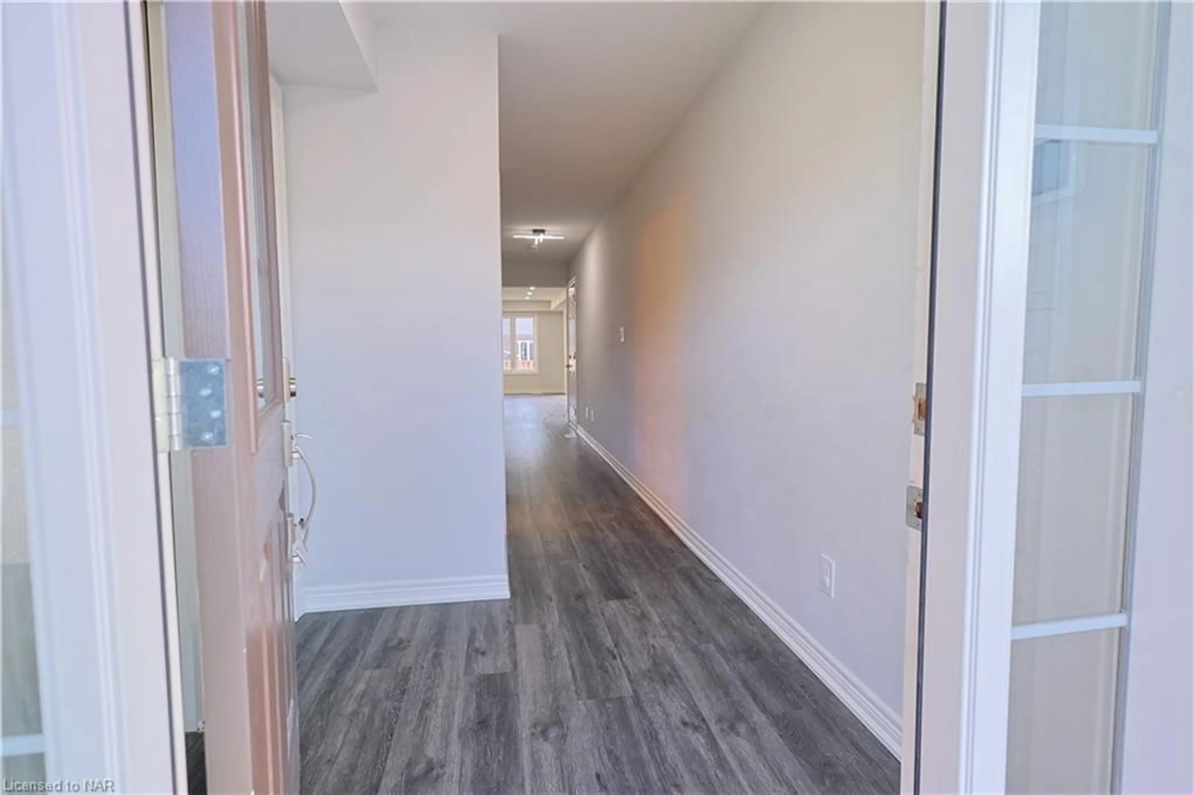 Indoor entryway, wood floors for 133 Heron St, Welland Ontario L3C 0G8