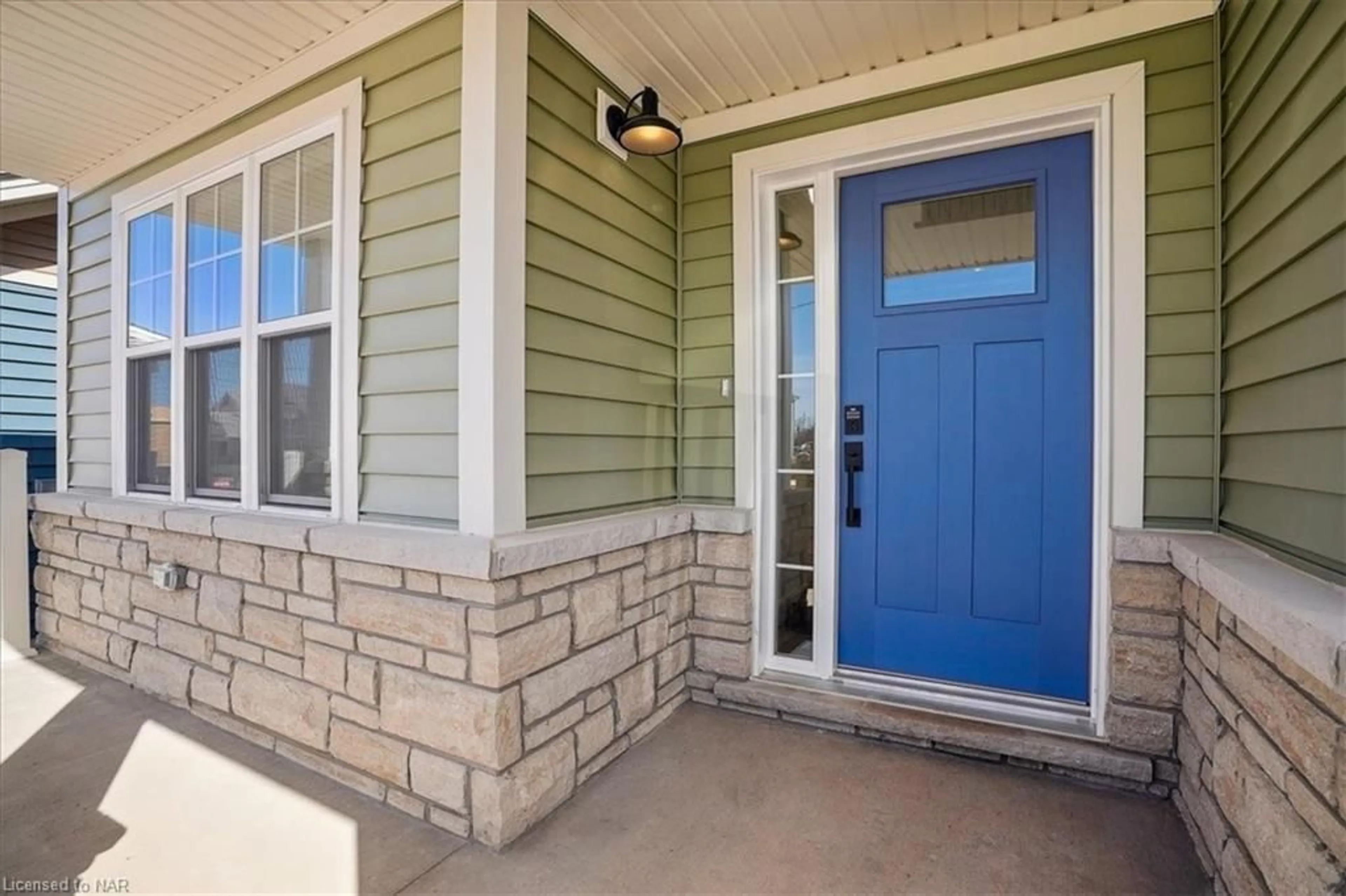 Indoor entryway, cement floor for 46 Beachwalk Cres, Crystal Beach Ontario L0S 1B0