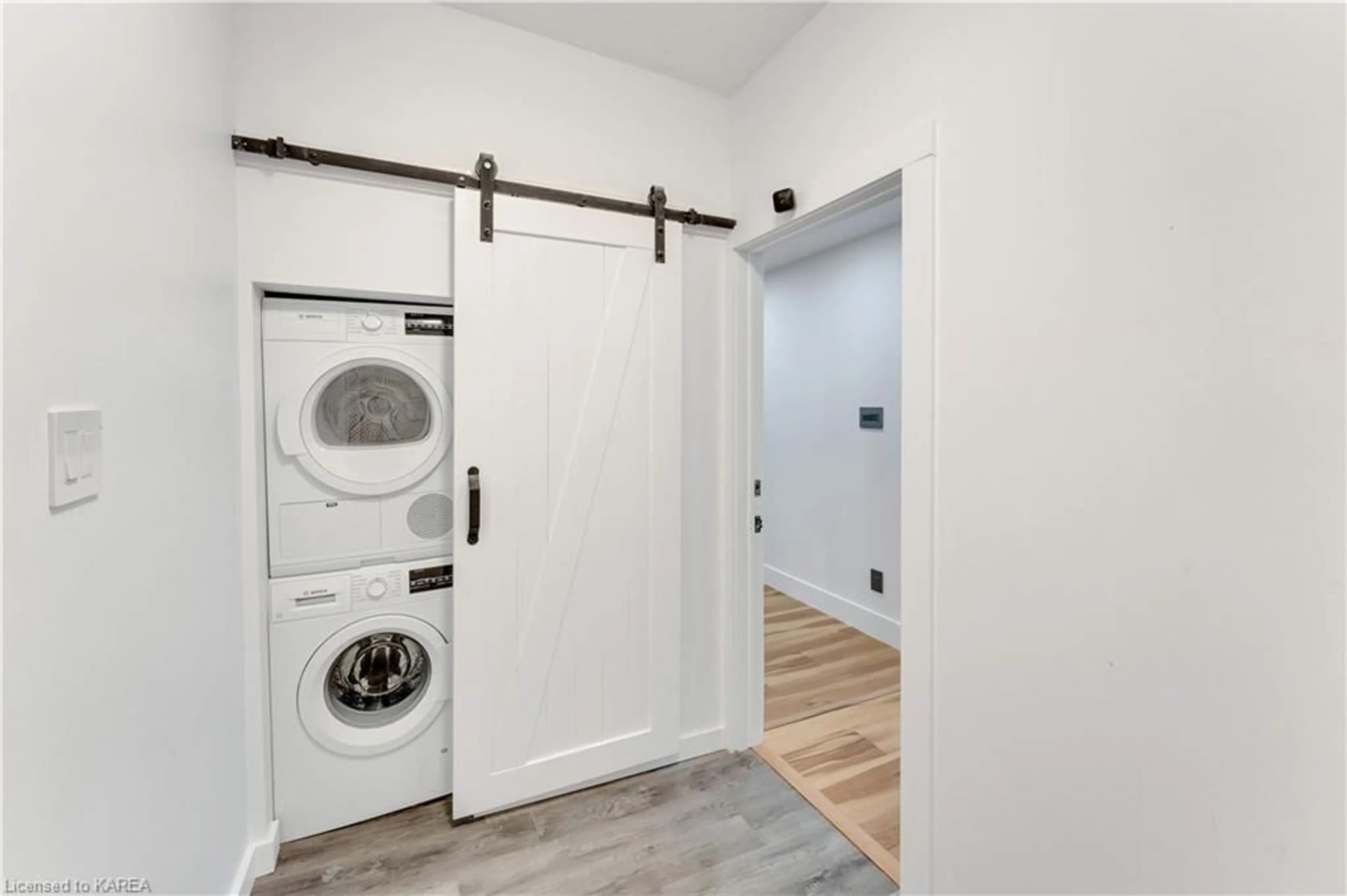 Laundry room for 211 Raglan Rd, Kingston Ontario K7K 1L5