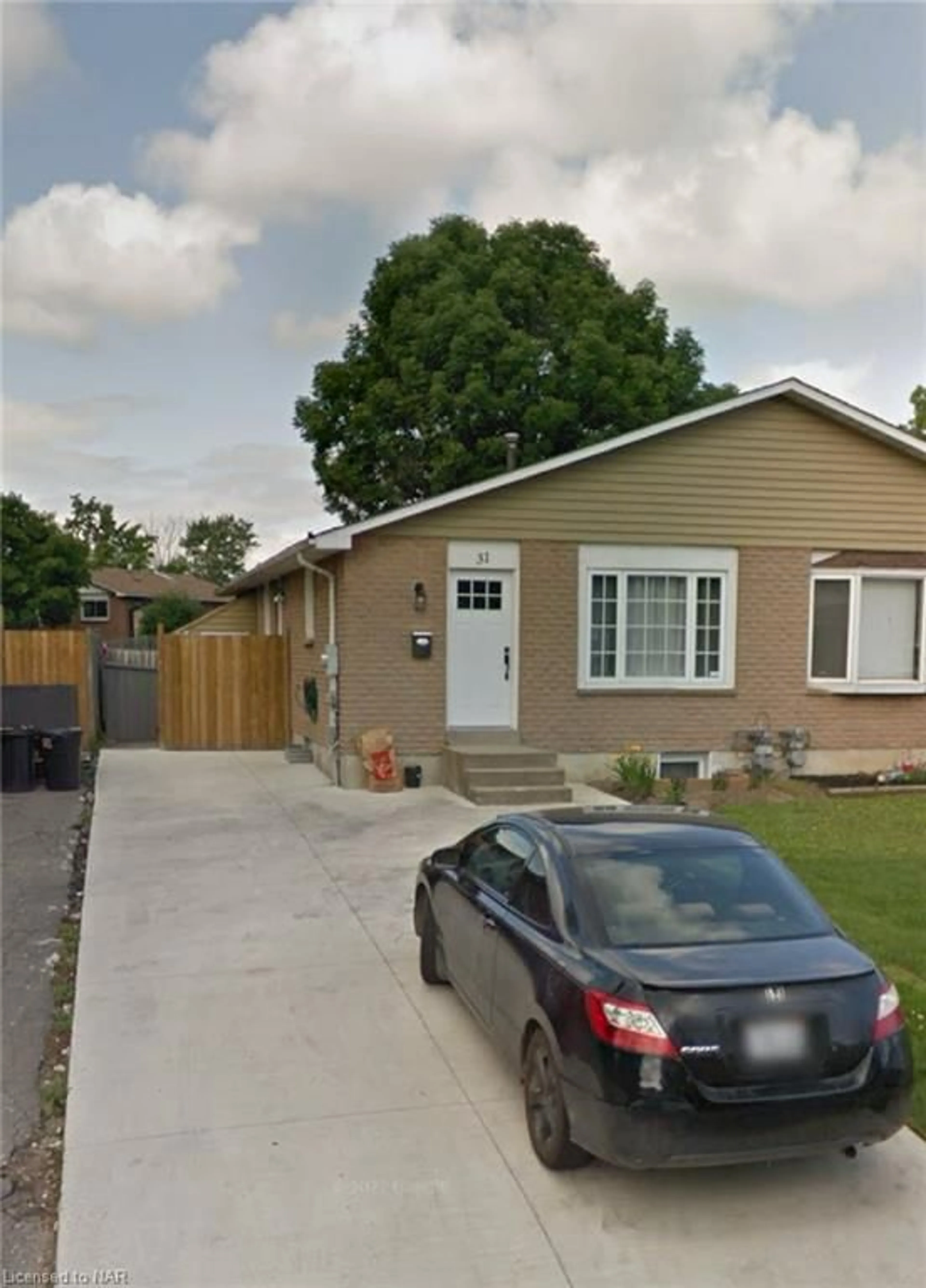 Frontside or backside of a home, the street view for 31 Lampman Cres, Thorold Ontario L2V 4K6