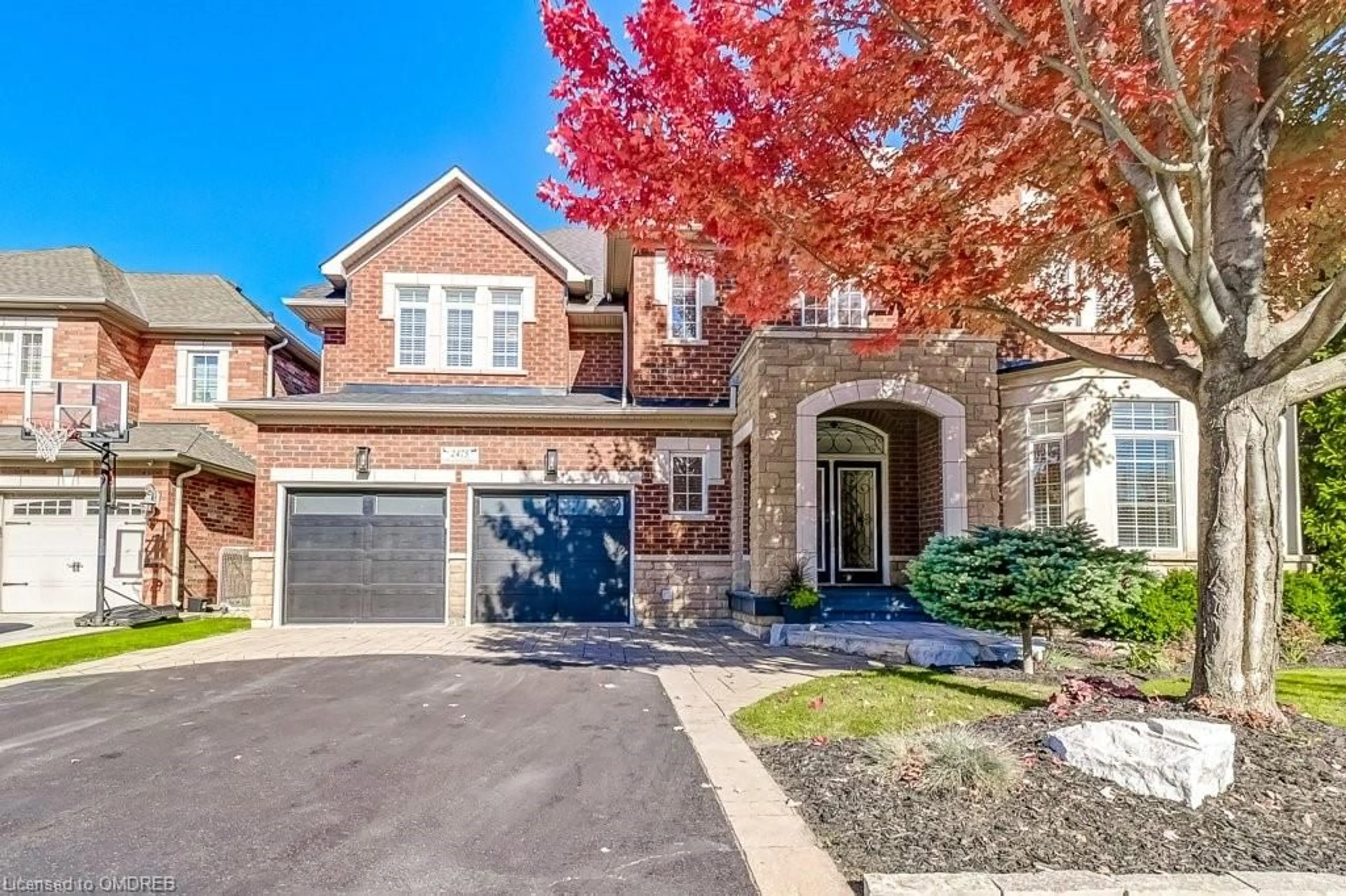 Home with brick exterior material for 2475 Whitehorn Dr, Burlington Ontario L7L 7M7