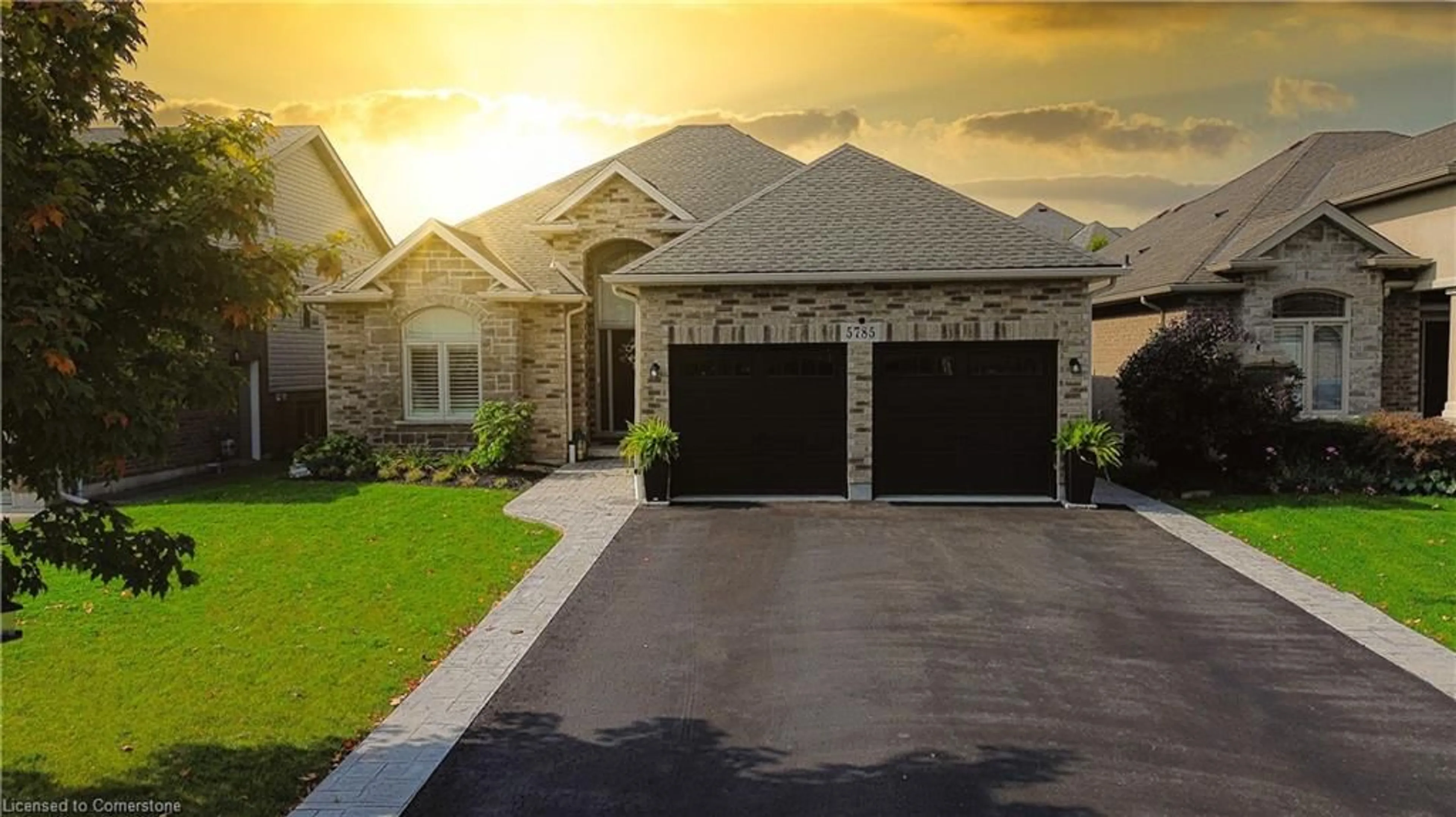 Frontside or backside of a home, the street view for 5785 Ironwood St, Niagara Falls Ontario L2H 0G4