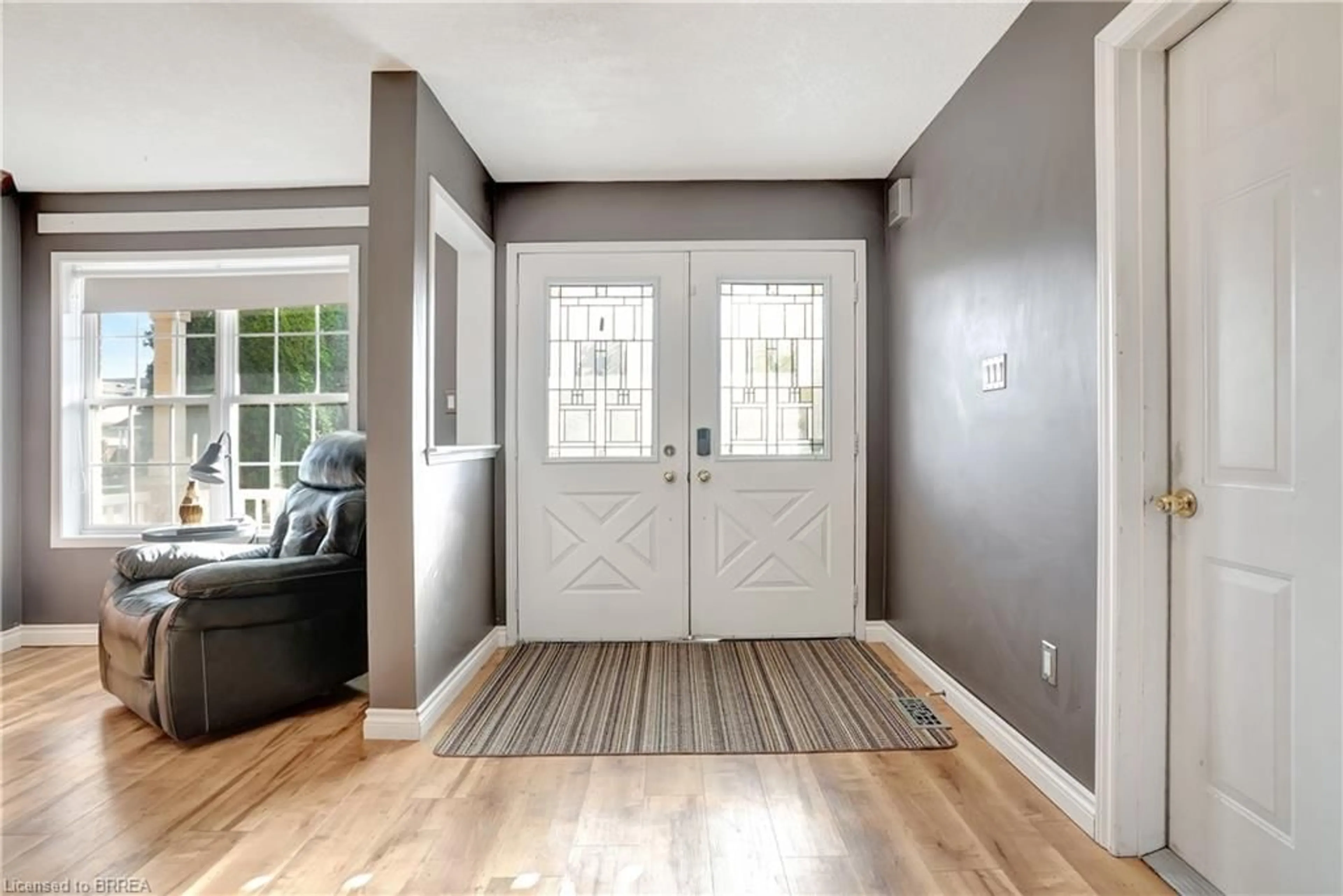 Indoor entryway, wood floors for 146 Blackburn Dr, Brantford Ontario N3T 6S2