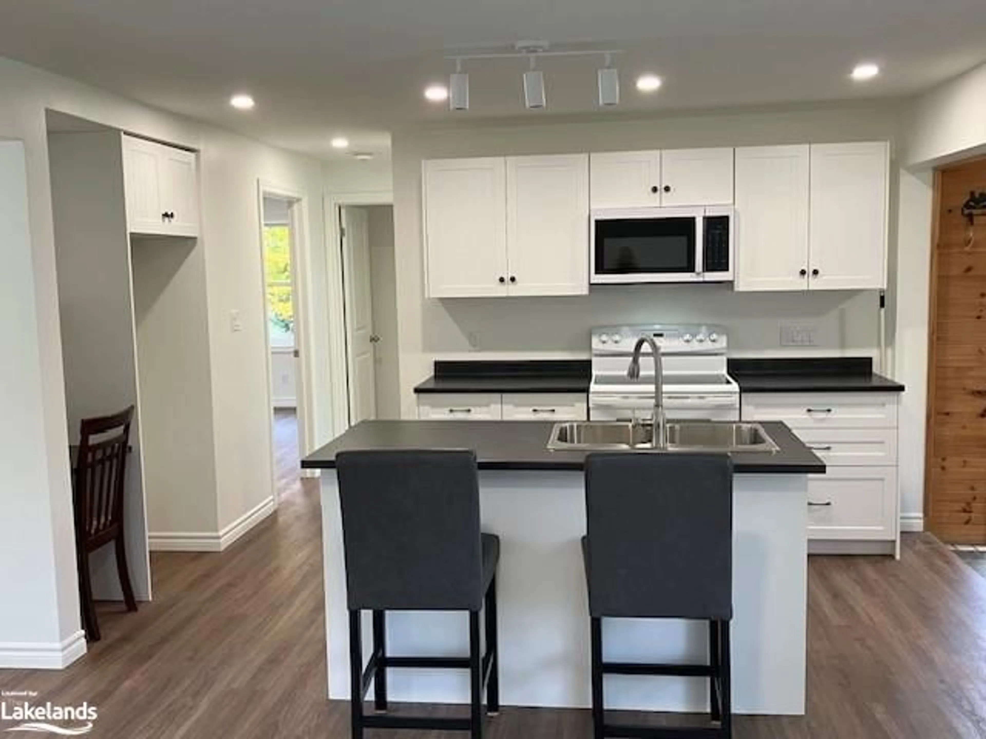 Open concept kitchen for 77 Chaffey Township Rd, Huntsville Ontario P1H 1C8