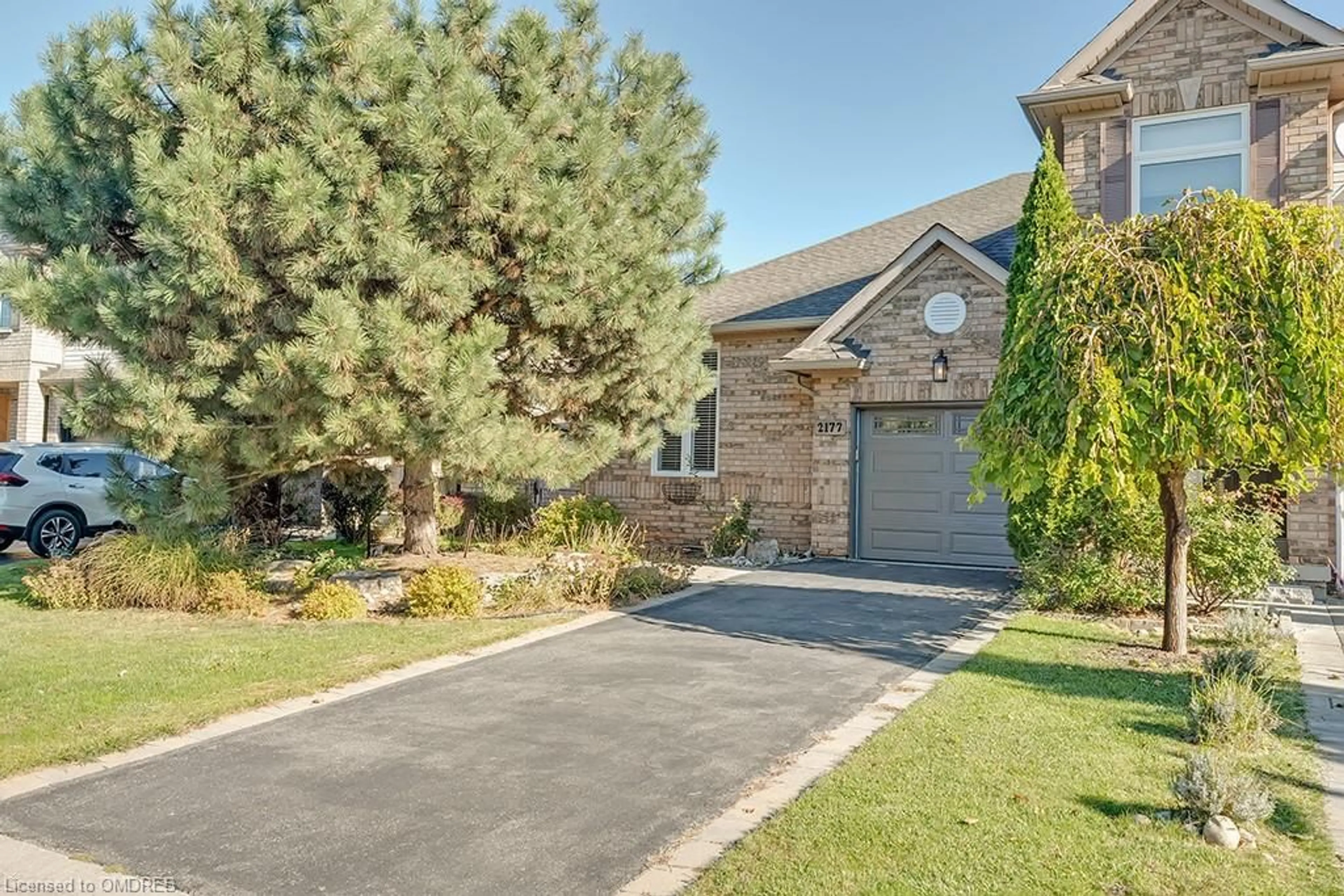 Home with brick exterior material for 2177 Forest Gate Pk, Oakville Ontario L6M 4B3