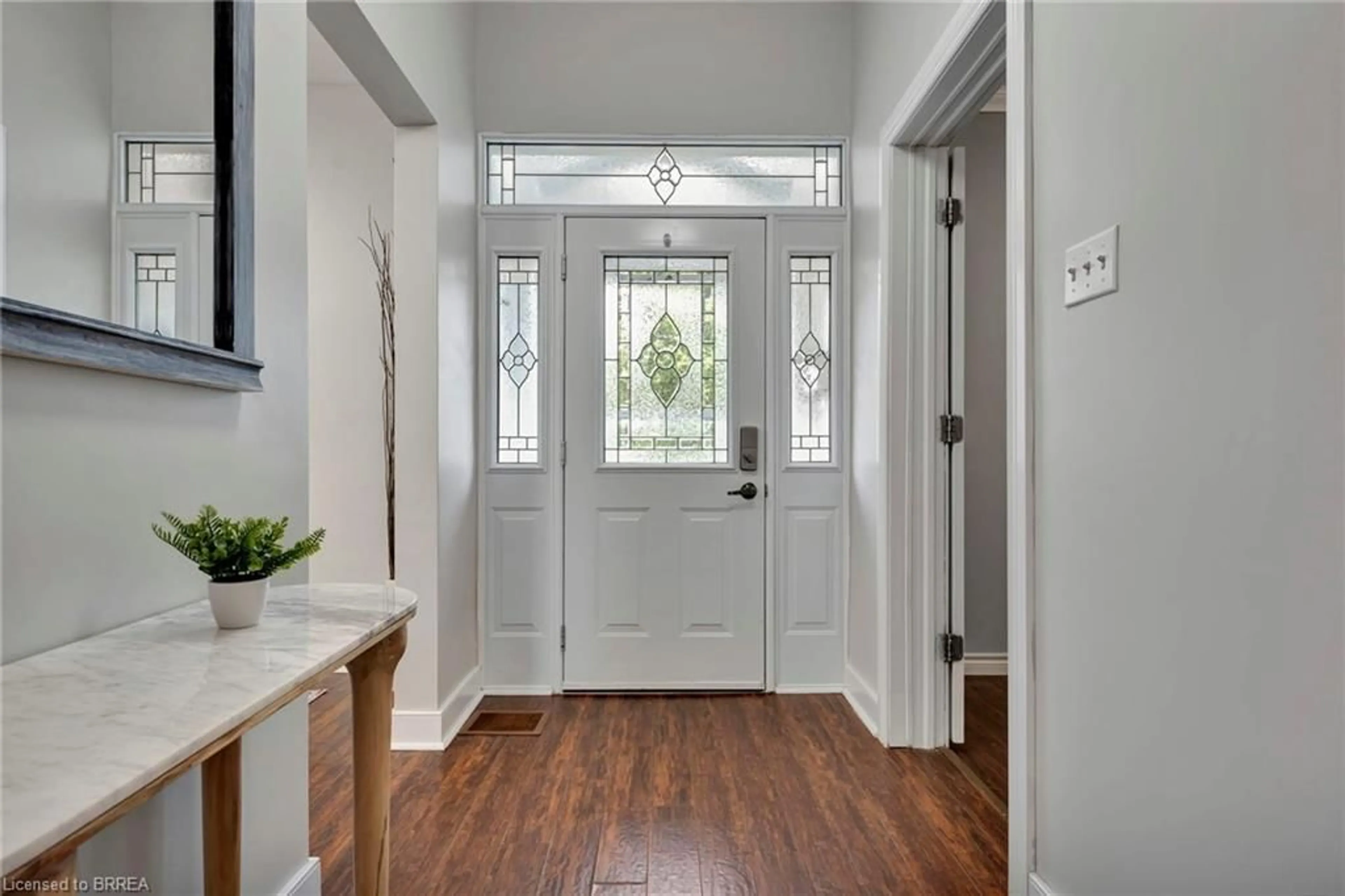 Indoor entryway, wood floors for 103 William St, Brantford Ontario N3T 3K9