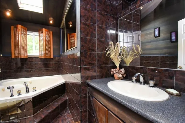 Additional property image - 20 Northgate Dr