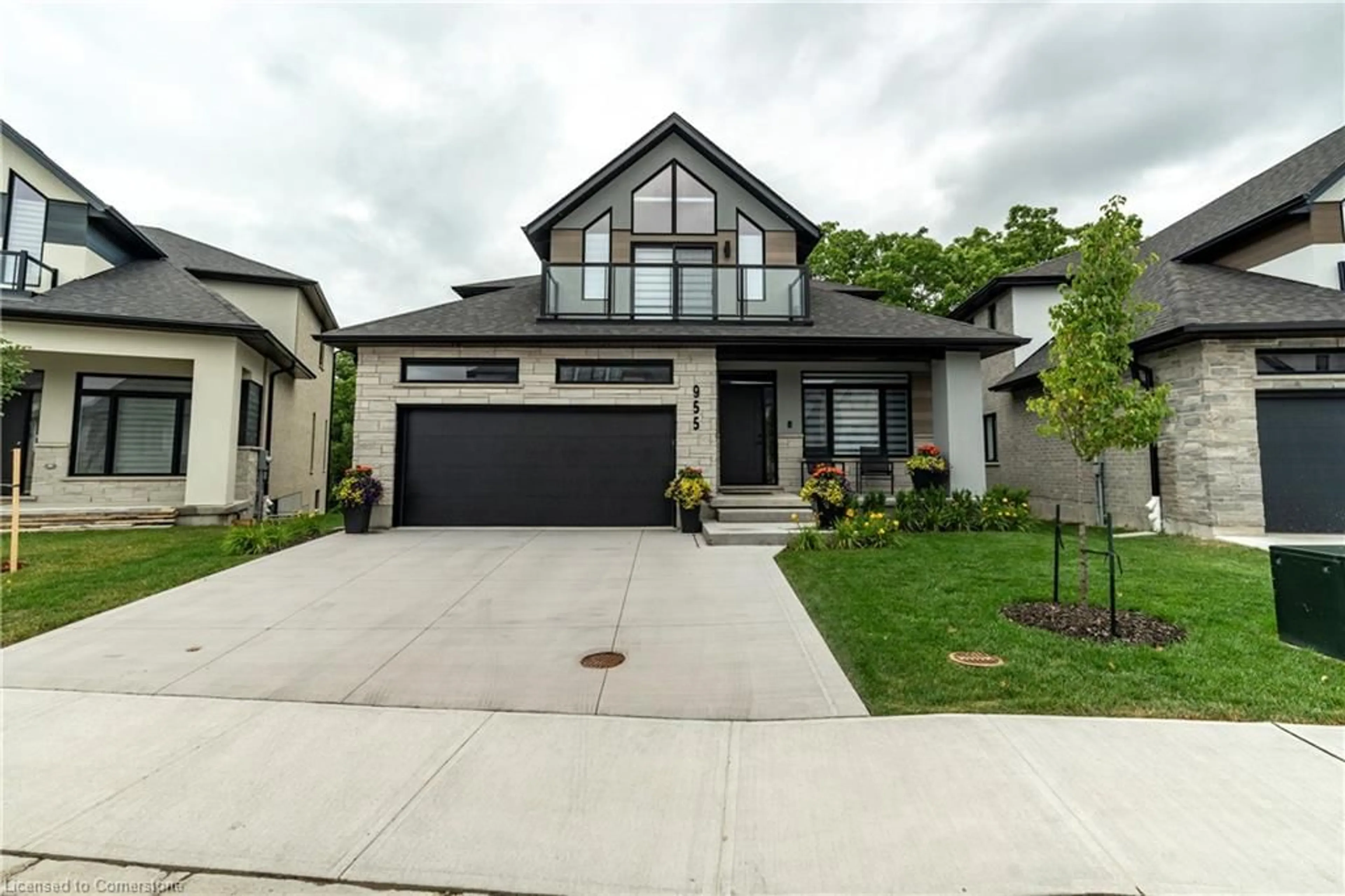 Frontside or backside of a home, the street view for 955 Stonecliffe Walk, Kitchener Ontario N2P 0K5