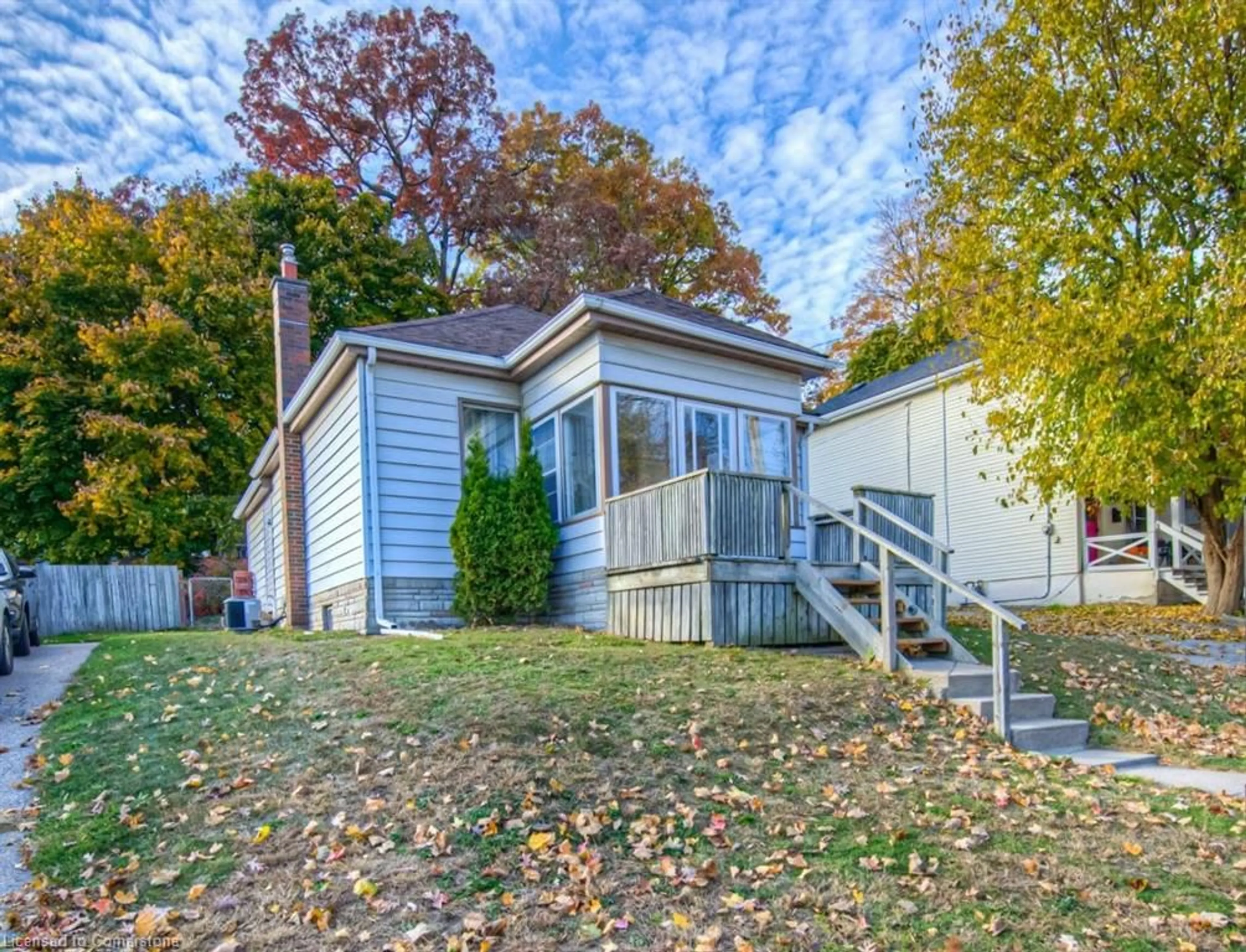 Frontside or backside of a home, cottage for 52 Berkley Rd, Cambridge Ontario N1S 3G6