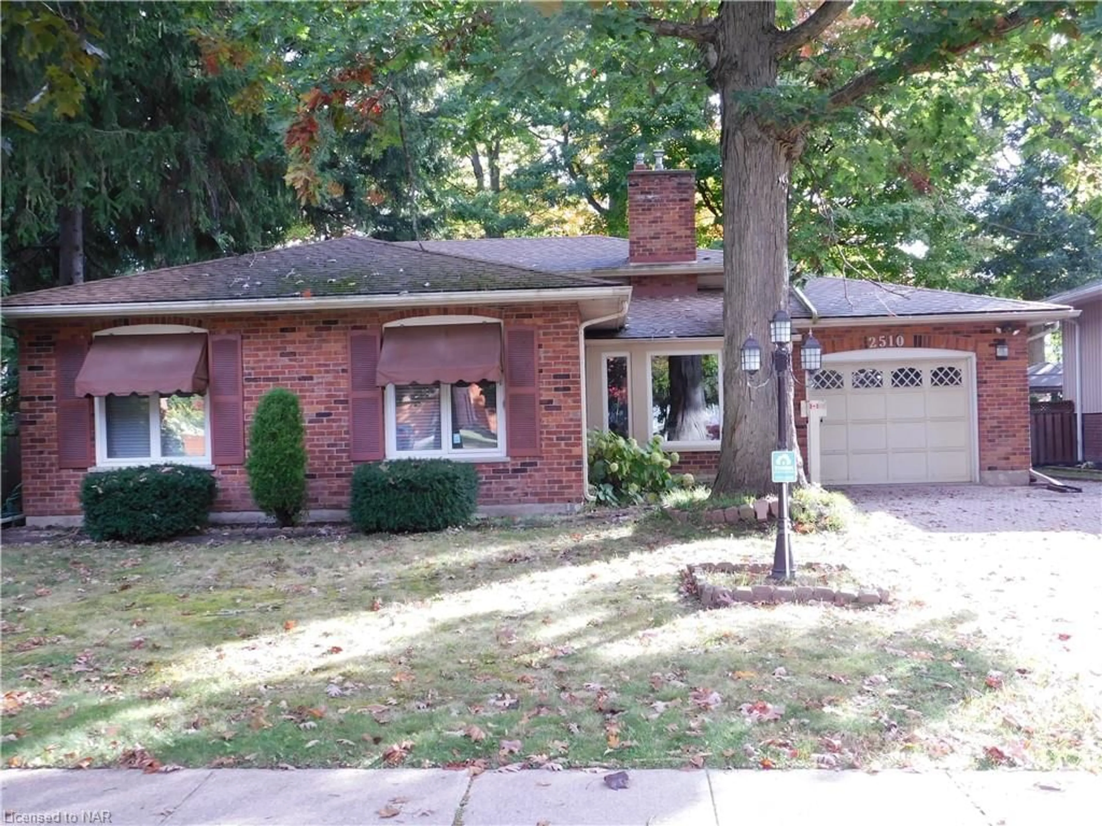 Home with brick exterior material for 2510 Dorchester Rd, Niagara Falls Ontario L2J 2Y8