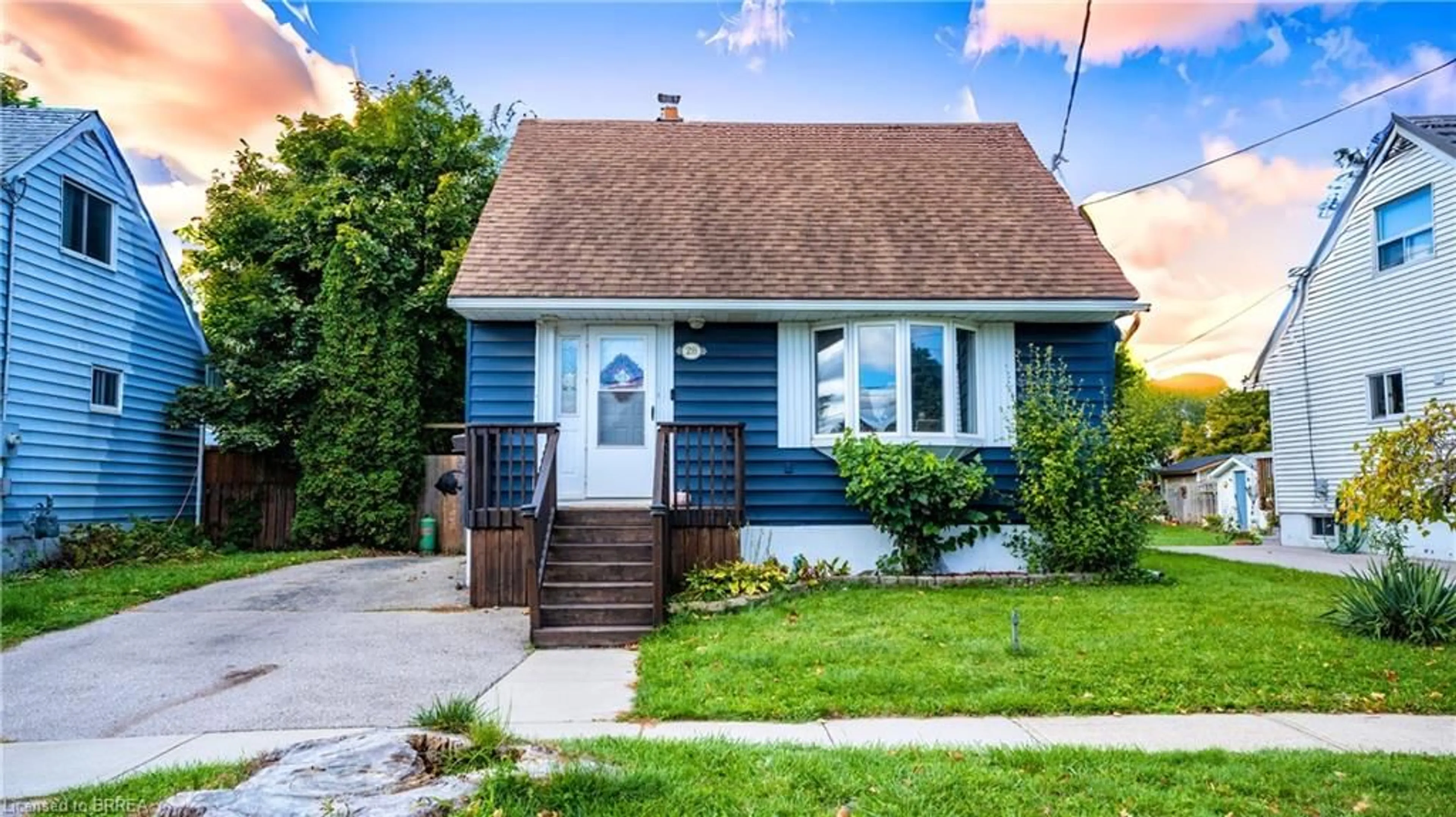 Frontside or backside of a home, cottage for 28 Frank St, Brantford Ontario N3T 5C9