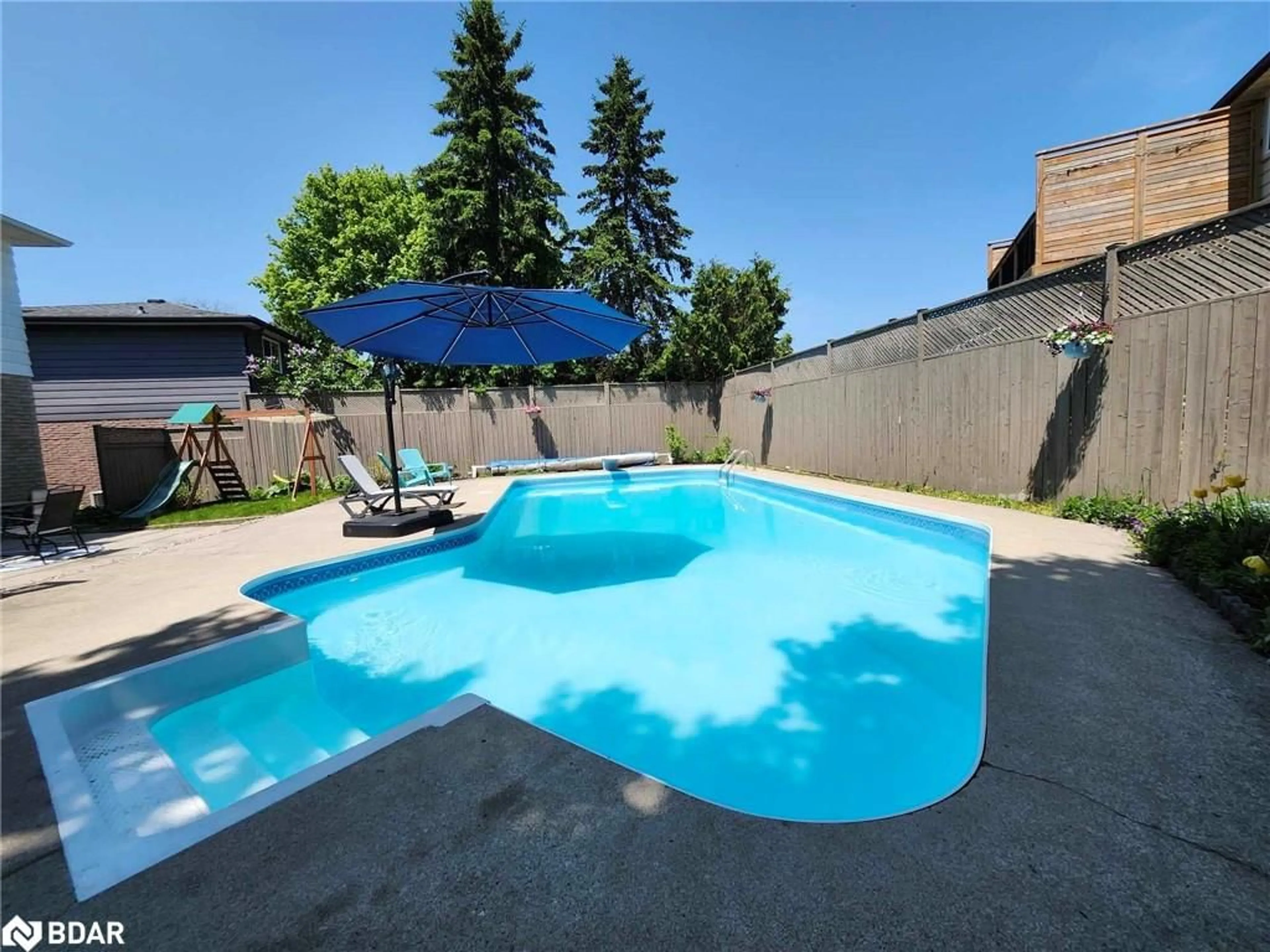 Indoor or outdoor pool for 72 Jane Cres, Barrie Ontario L4N 3T8