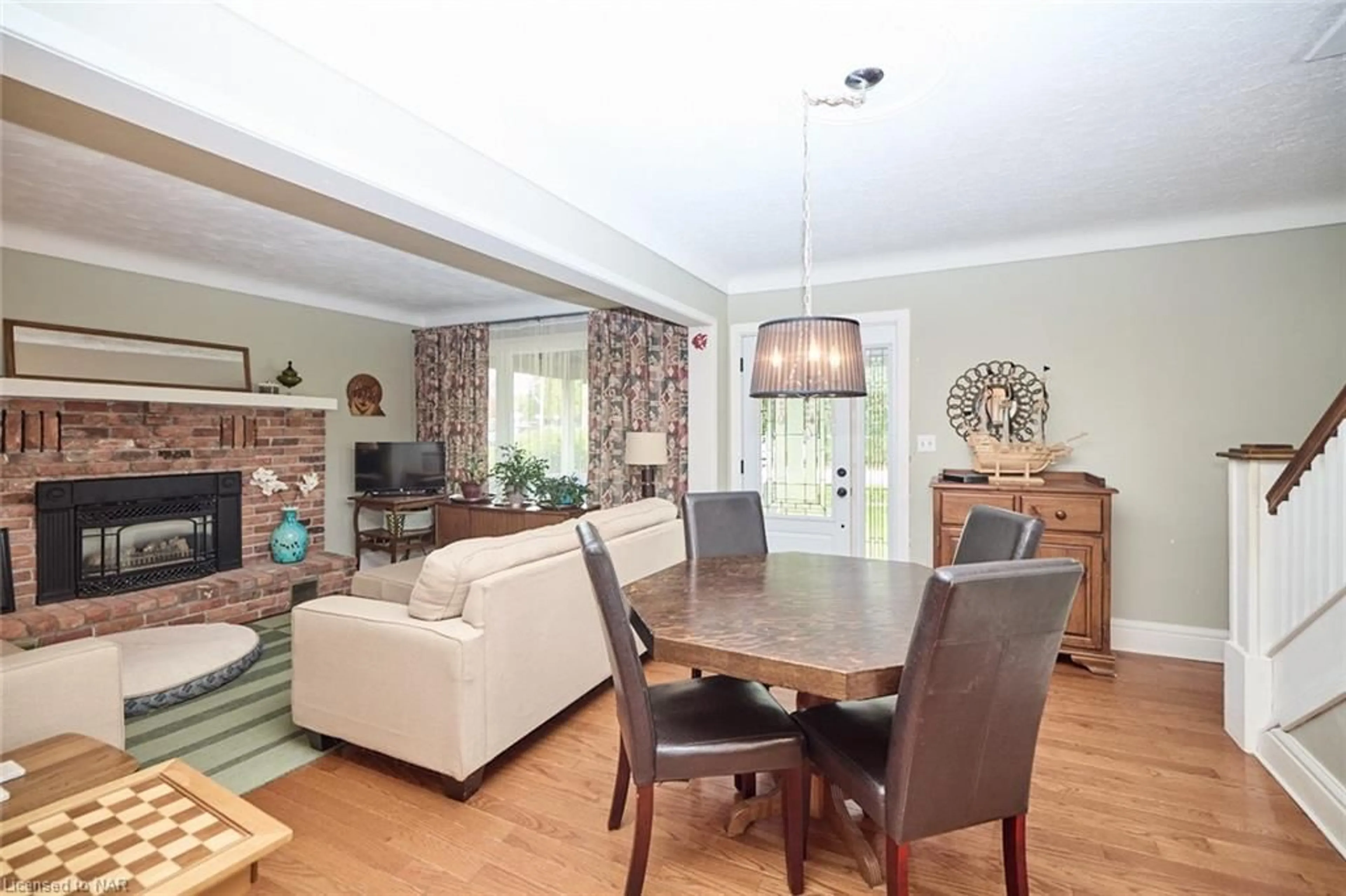 Dining room, wood floors, cottage for 1435 Station St St, Fonthill Ontario L0S 1E0