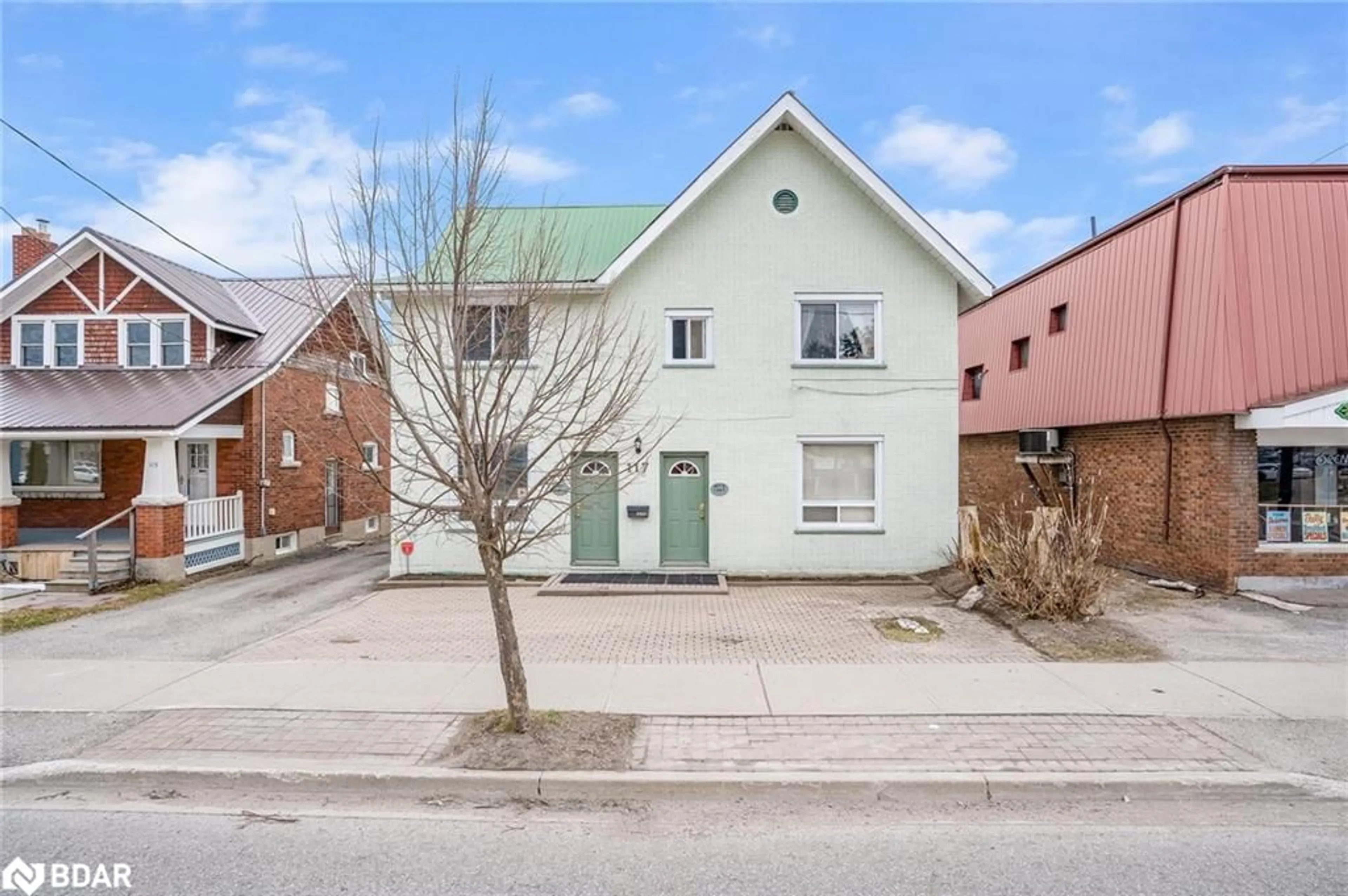 Frontside or backside of a home, the street view for 117 Colborne St, Orillia Ontario L3V 2Y8