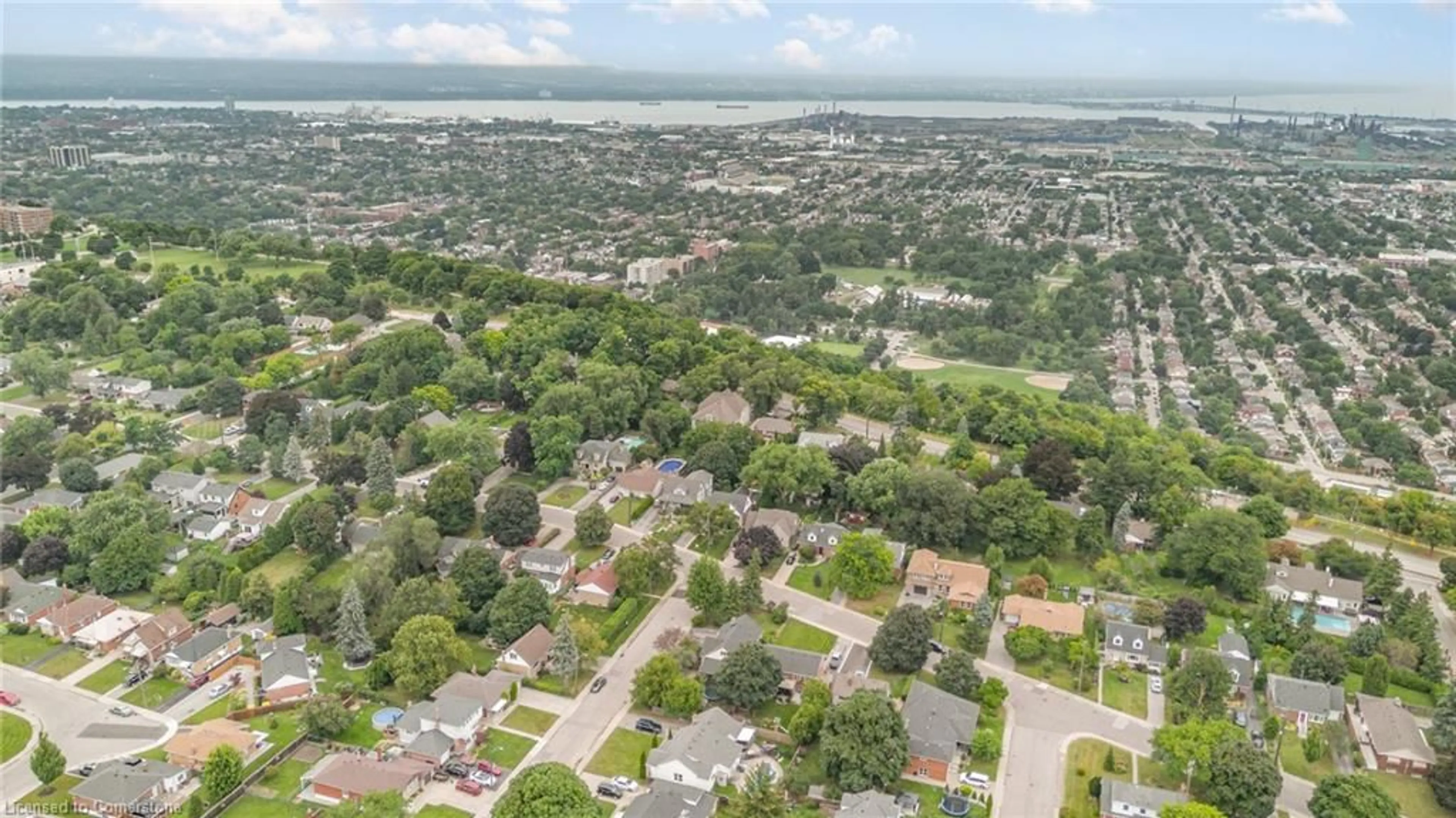 A pic from exterior of the house or condo, the street view for 11 Green Meadow Rd, Hamilton Ontario L8T 3J3