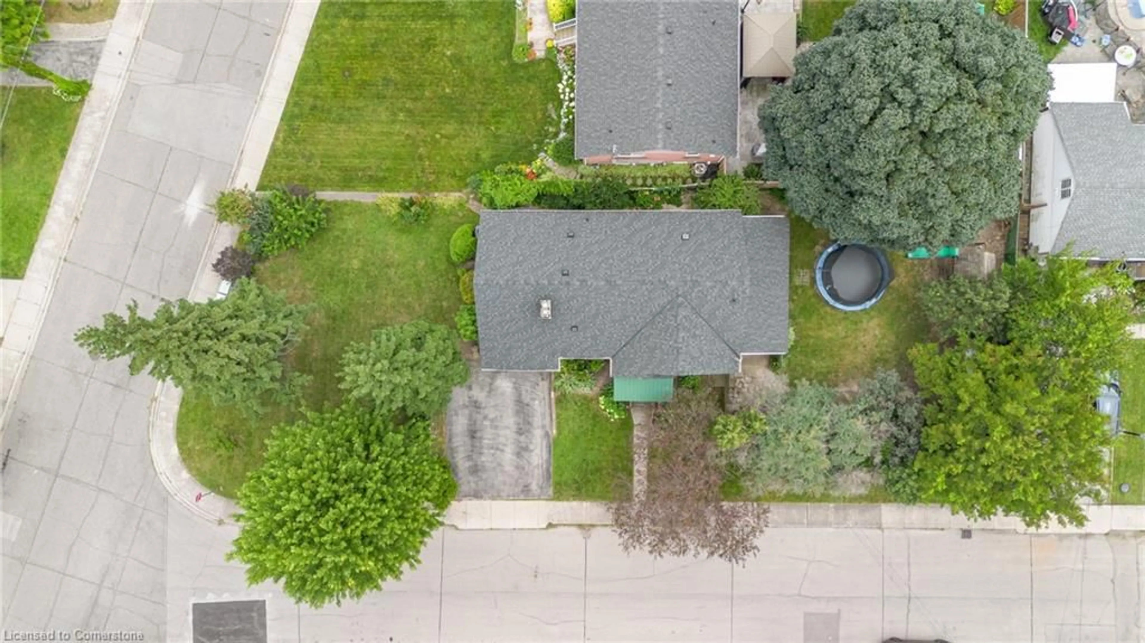 Frontside or backside of a home, the street view for 11 Green Meadow Rd, Hamilton Ontario L8T 3J3