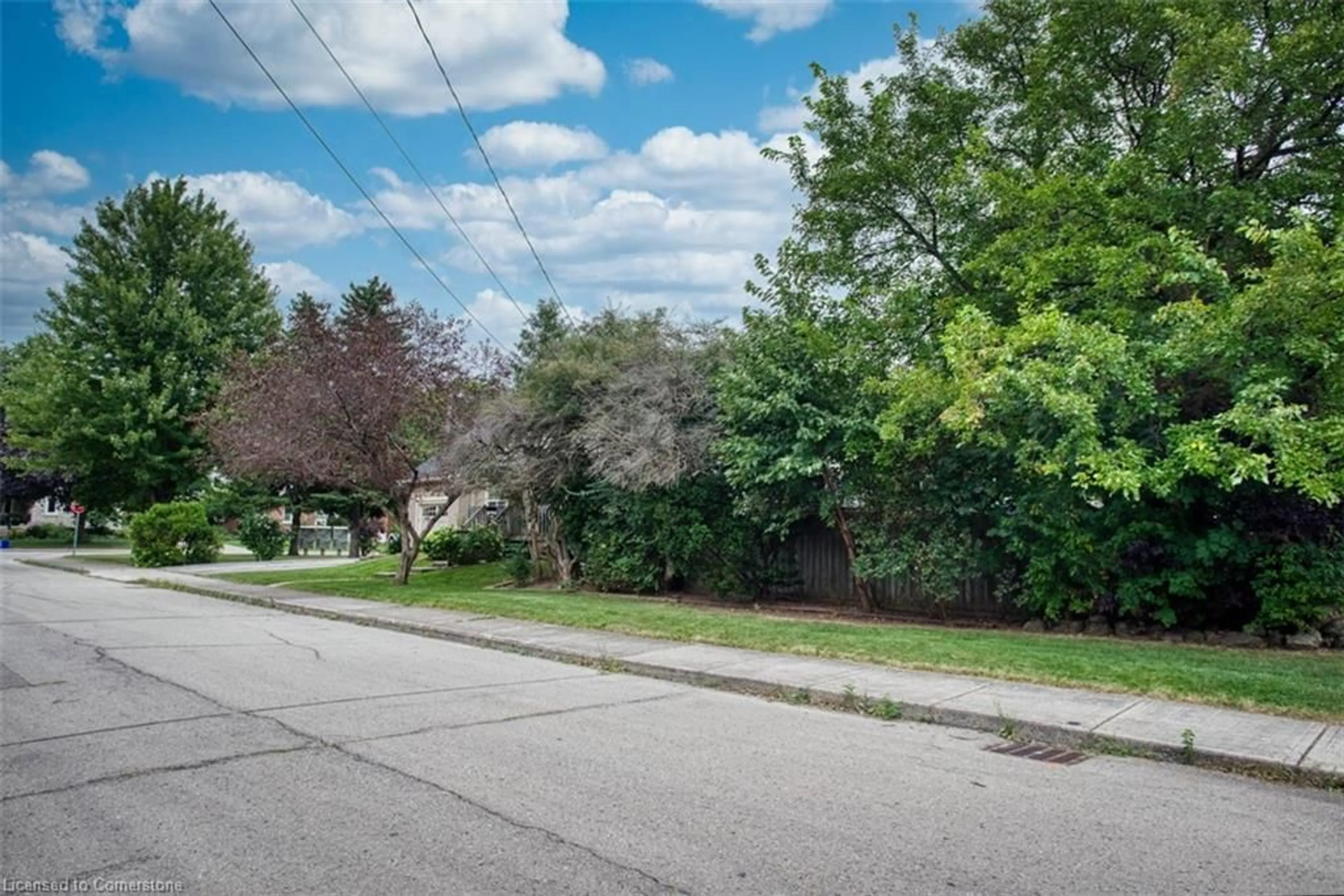 A pic from exterior of the house or condo, the street view for 11 Green Meadow Rd, Hamilton Ontario L8T 3J3