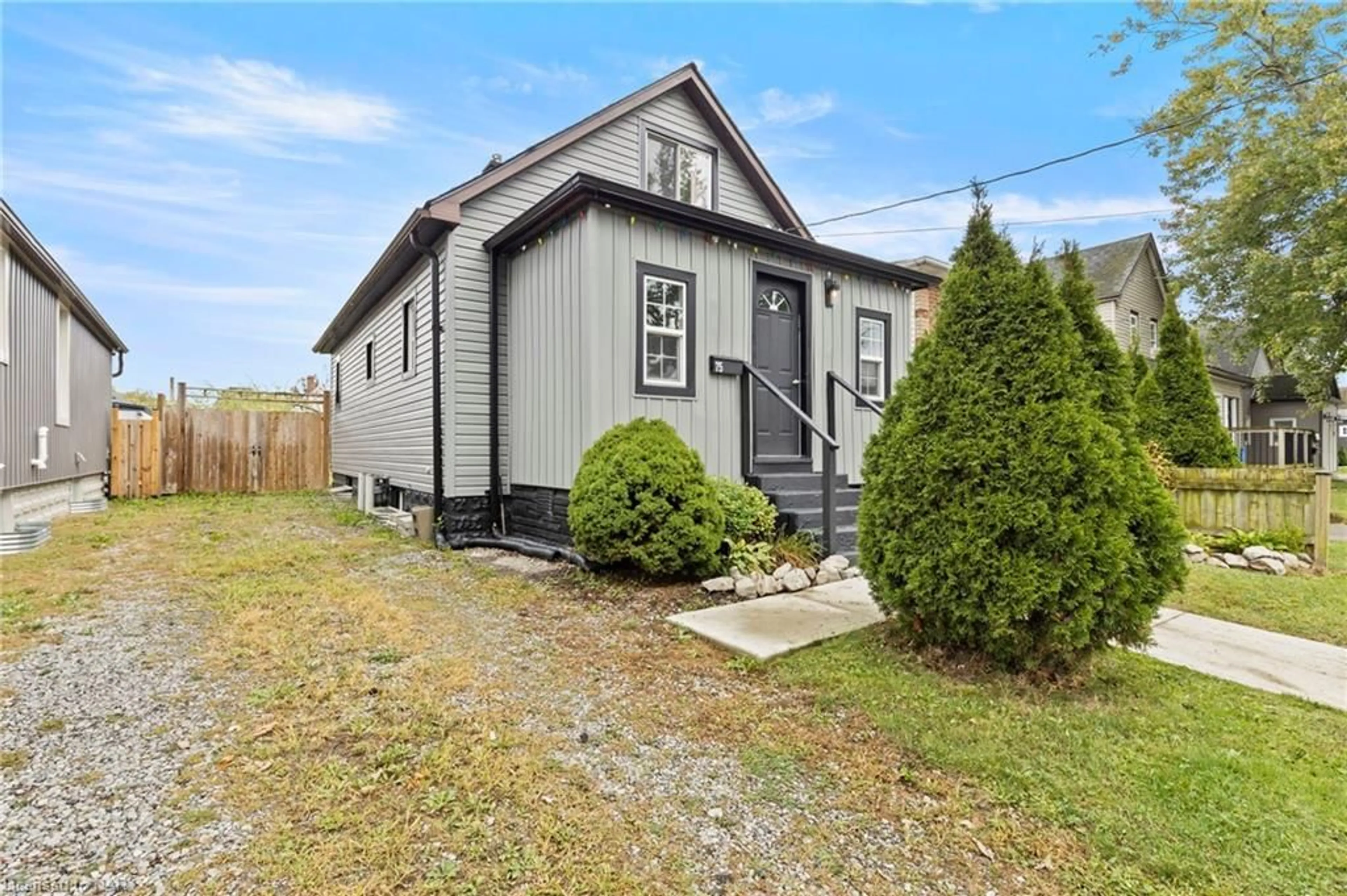 Frontside or backside of a home, cottage for 75 Deere St, Welland Ontario L3B 2L7