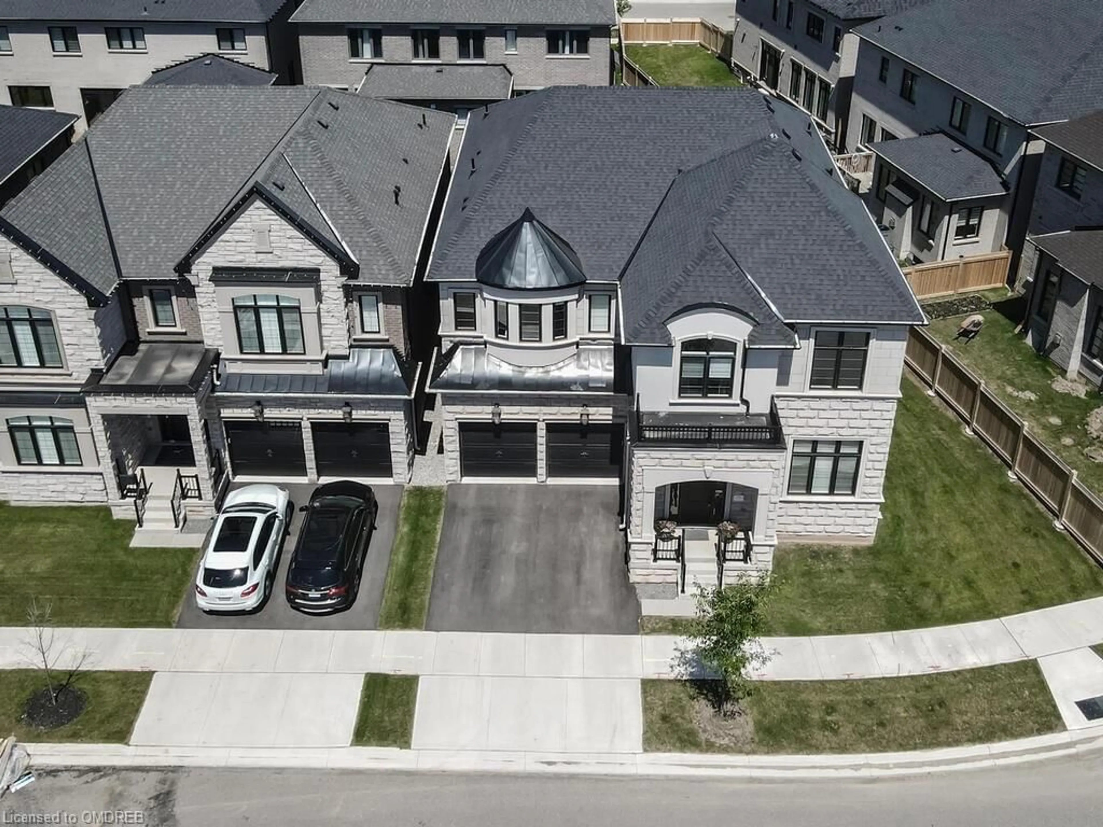 Frontside or backside of a home, the street view for 2302 Hyacinth Cres, Oakville Ontario L6M 5M9