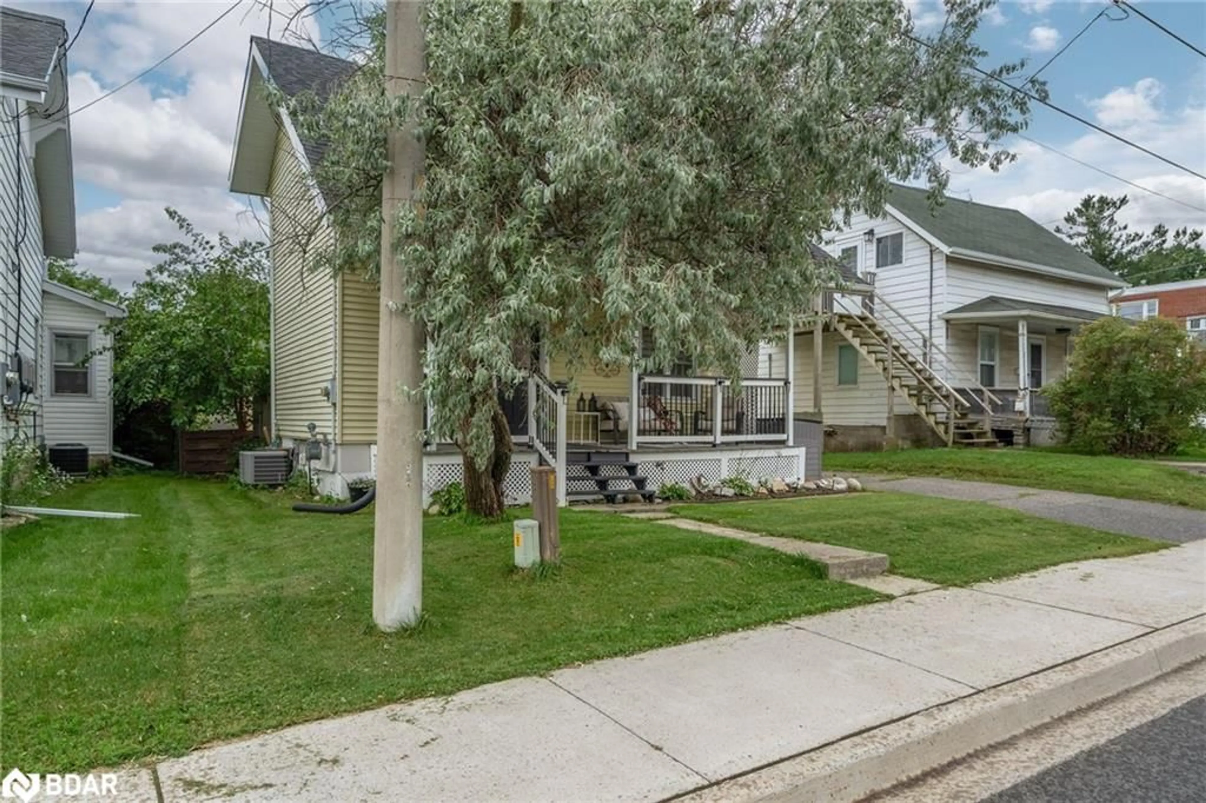 A pic from exterior of the house or condo, the street view for 251 King St, Trenton Ontario K8V 3X2