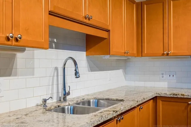 Additional property image - 66 Bay St Unit 613