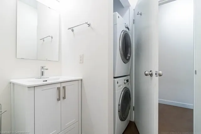 Additional property image - 66 Bay St Unit 613
