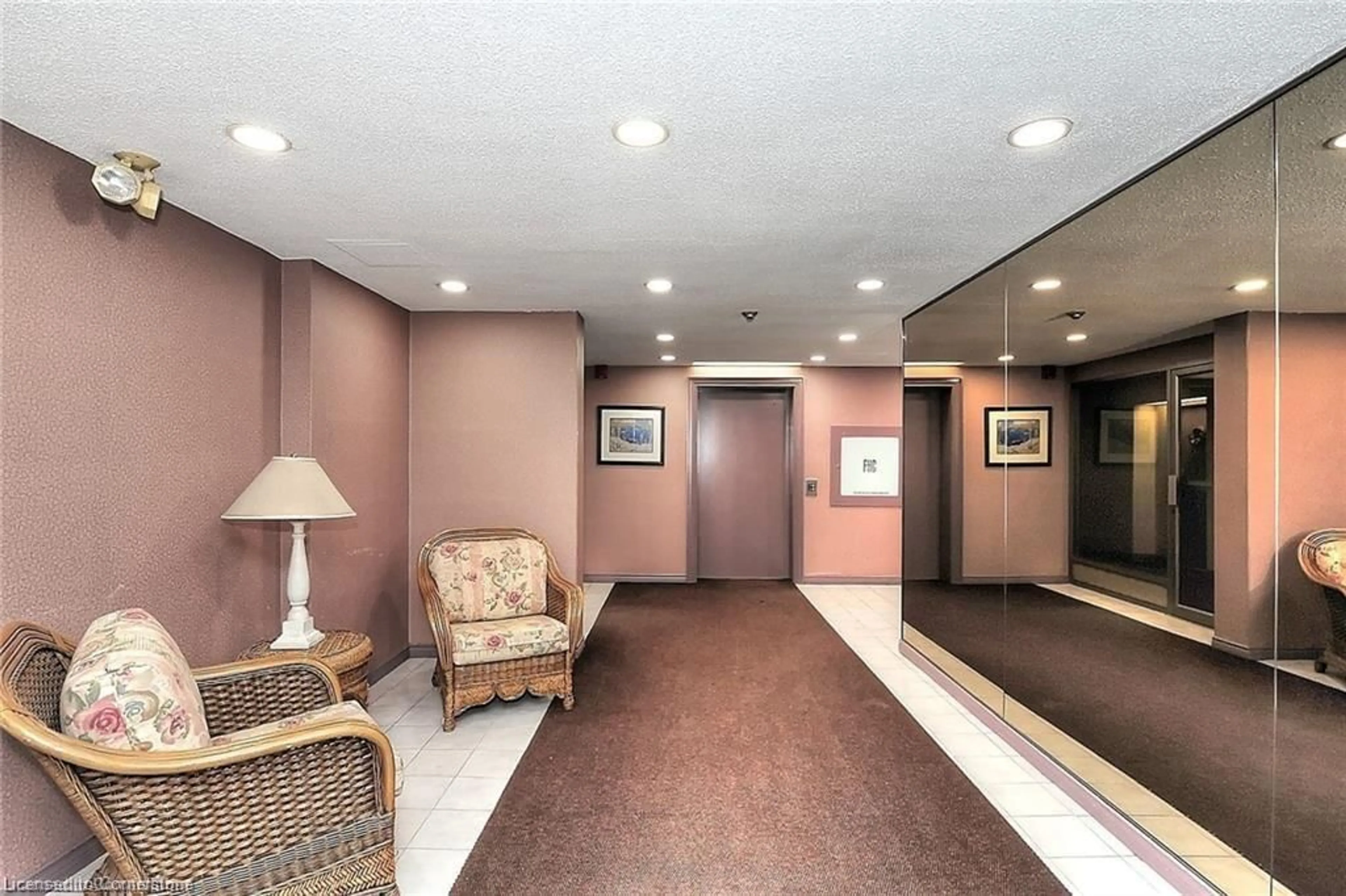 Indoor lobby, carpet floors for 249 Major Mackenzie Dr #106, Richmond Hill Ontario L4C 9M8