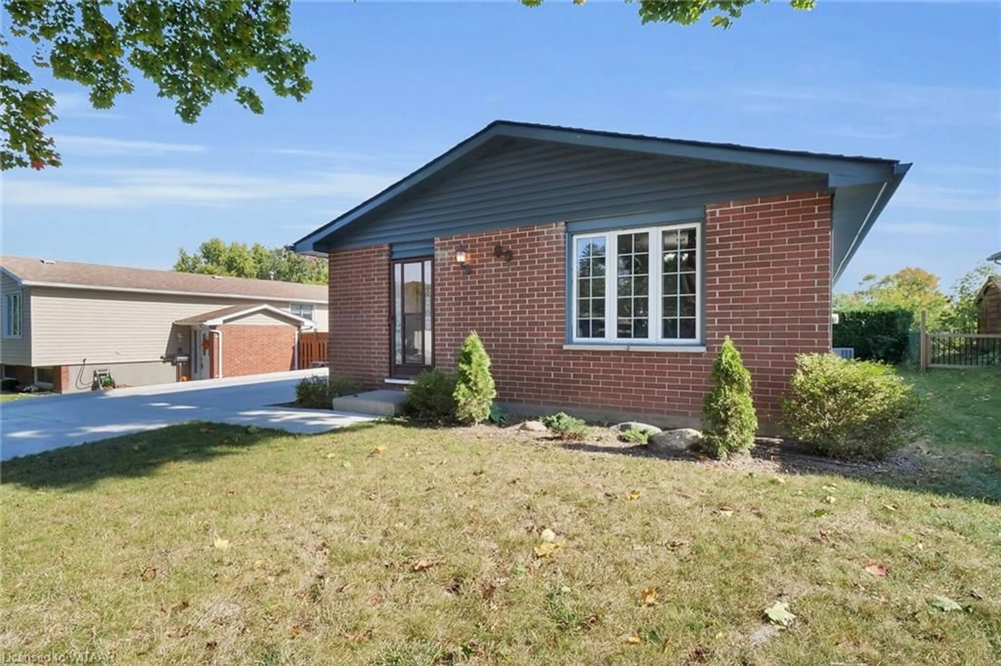 Home with brick exterior material for 69 Keats Dr, Woodstock Ontario N4S 8B9