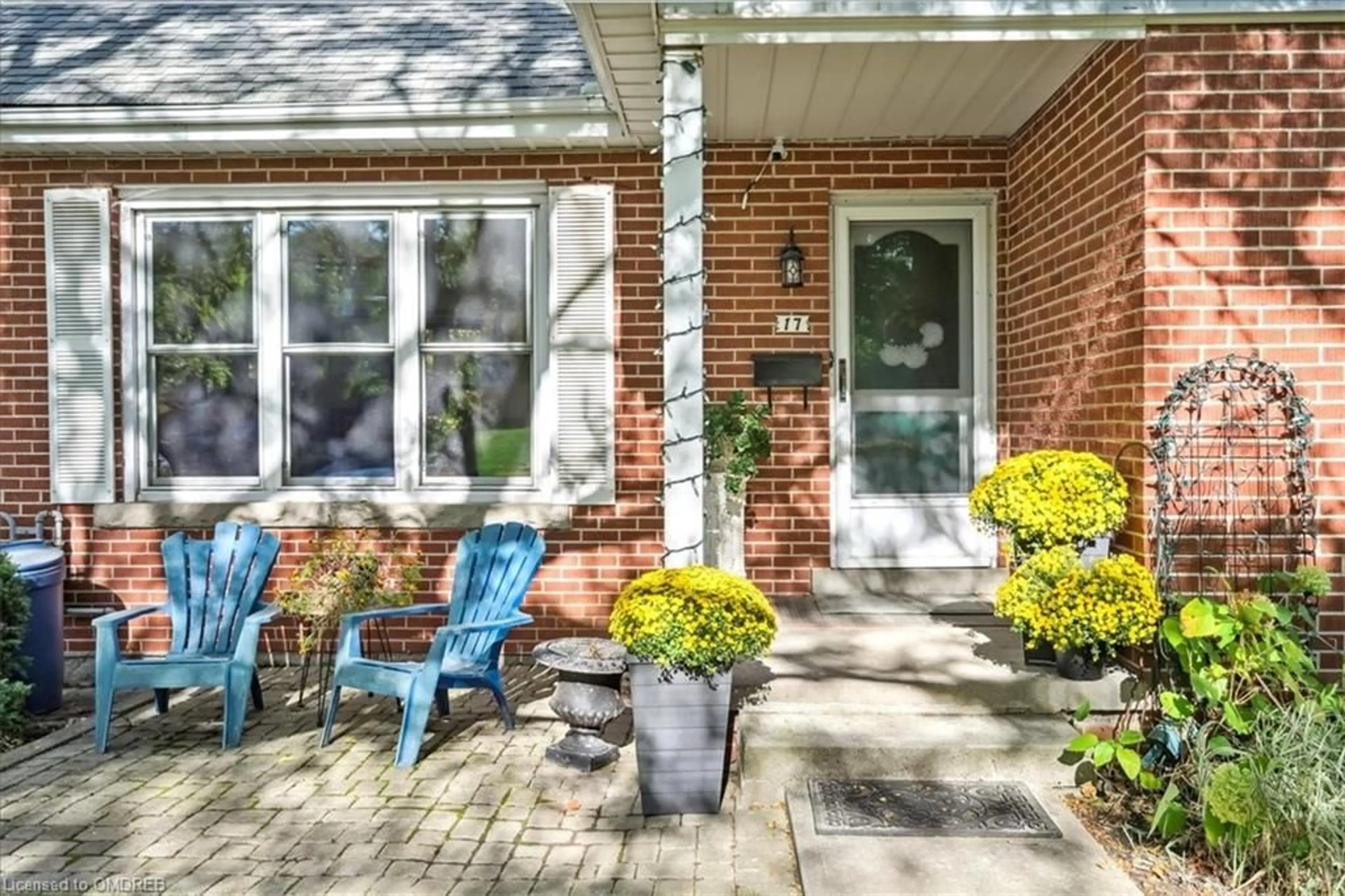 Patio, cottage for 17 Tally Ho Dr, Dundas Ontario L9H 3M5