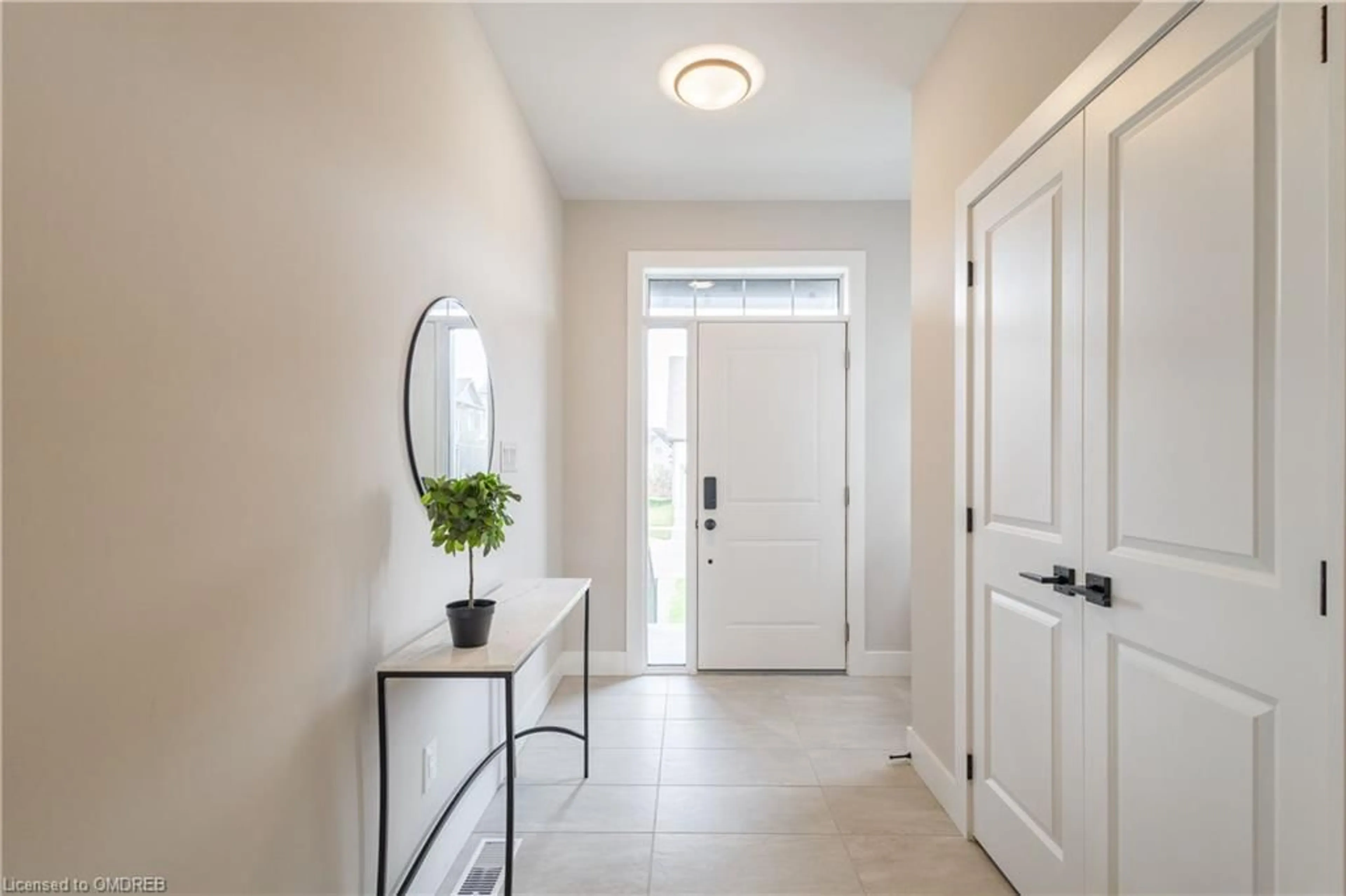 Indoor entryway, wood floors for 121 Black Willow Cres, The Blue Mountains Ontario L9Y 0R4