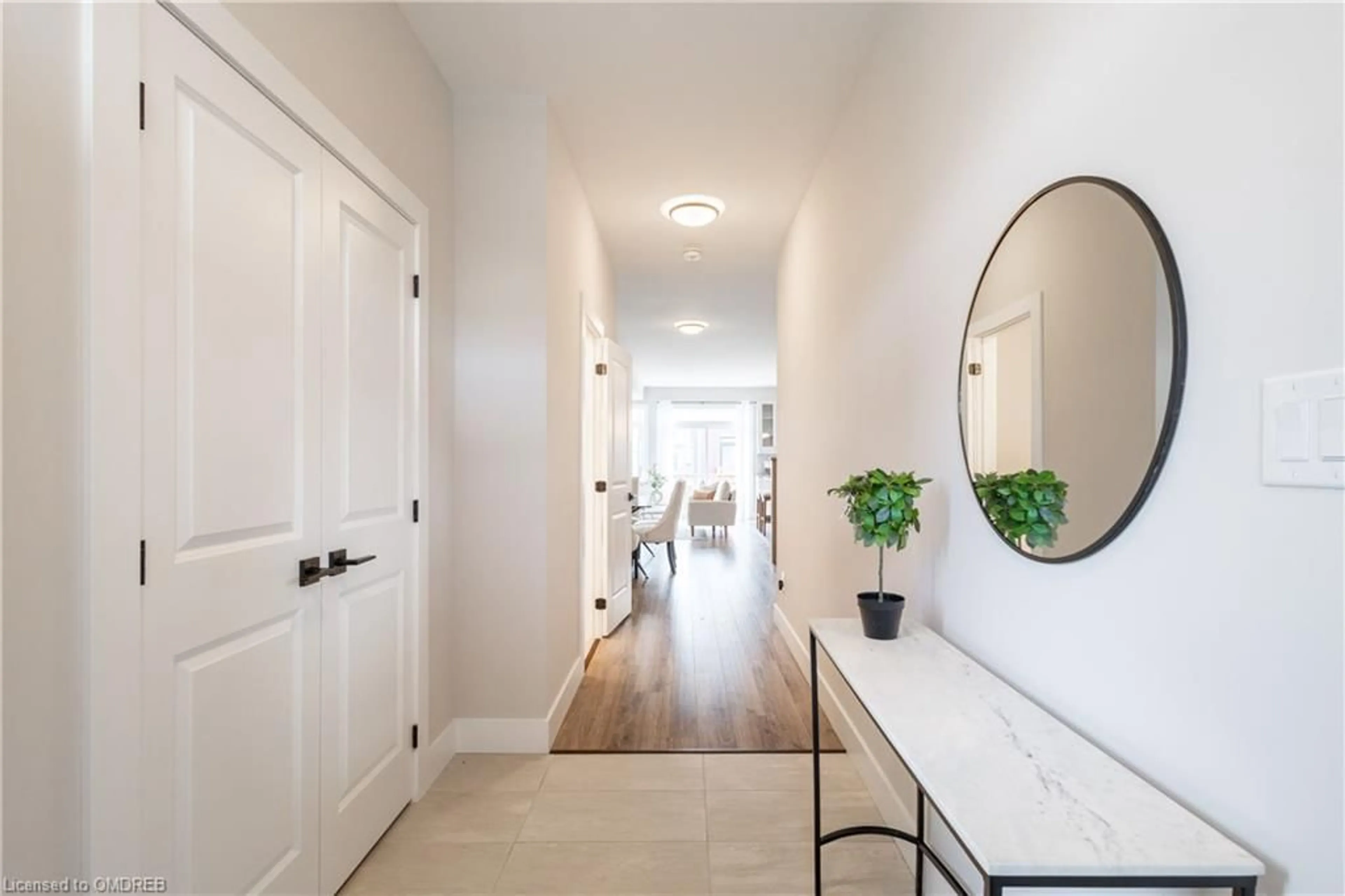 Indoor entryway, wood floors for 121 Black Willow Cres, The Blue Mountains Ontario L9Y 0R4