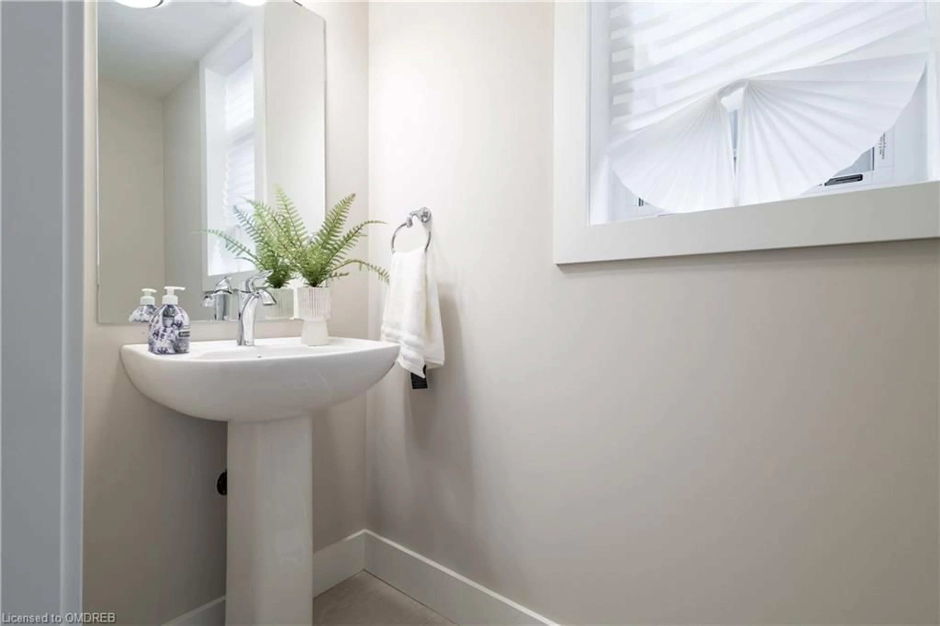 Bathroom for 121 Black Willow Cres, The Blue Mountains Ontario L9Y 0R4