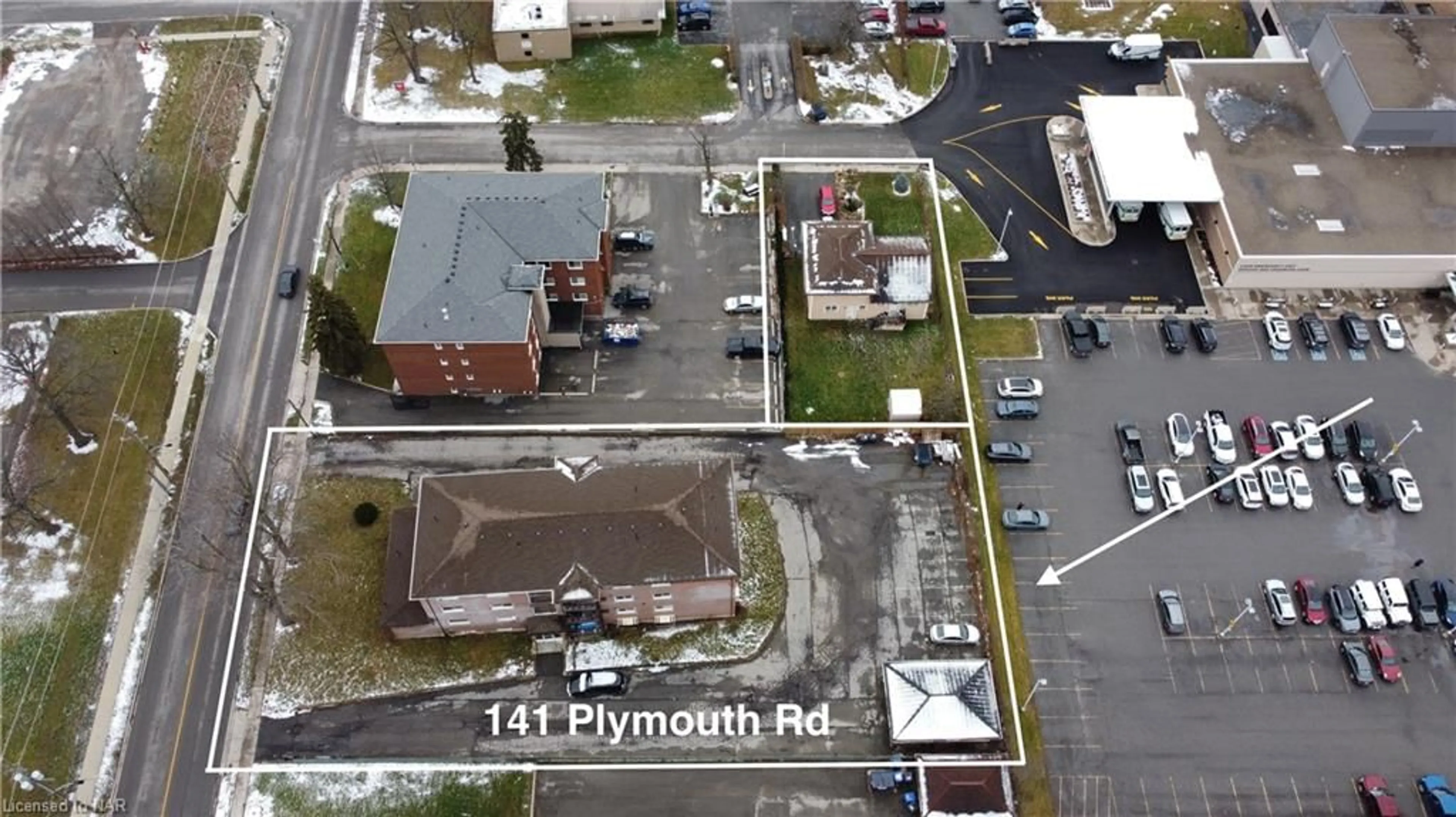 Parking for 141 Plymouth Rd, Welland Ontario L3B 3C8