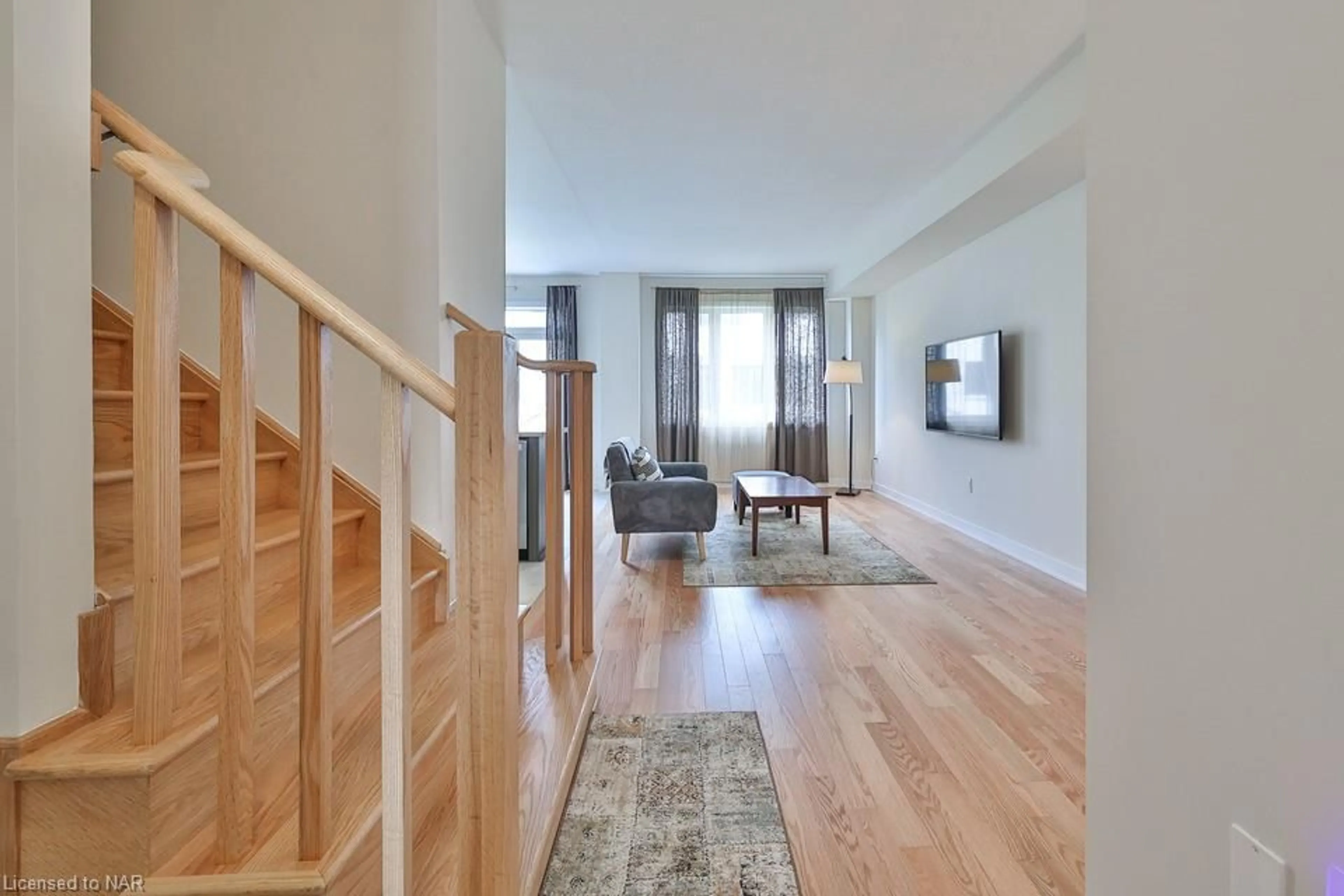 Indoor entryway, wood floors for 77 Keelson St, Welland Ontario L3B 0M4