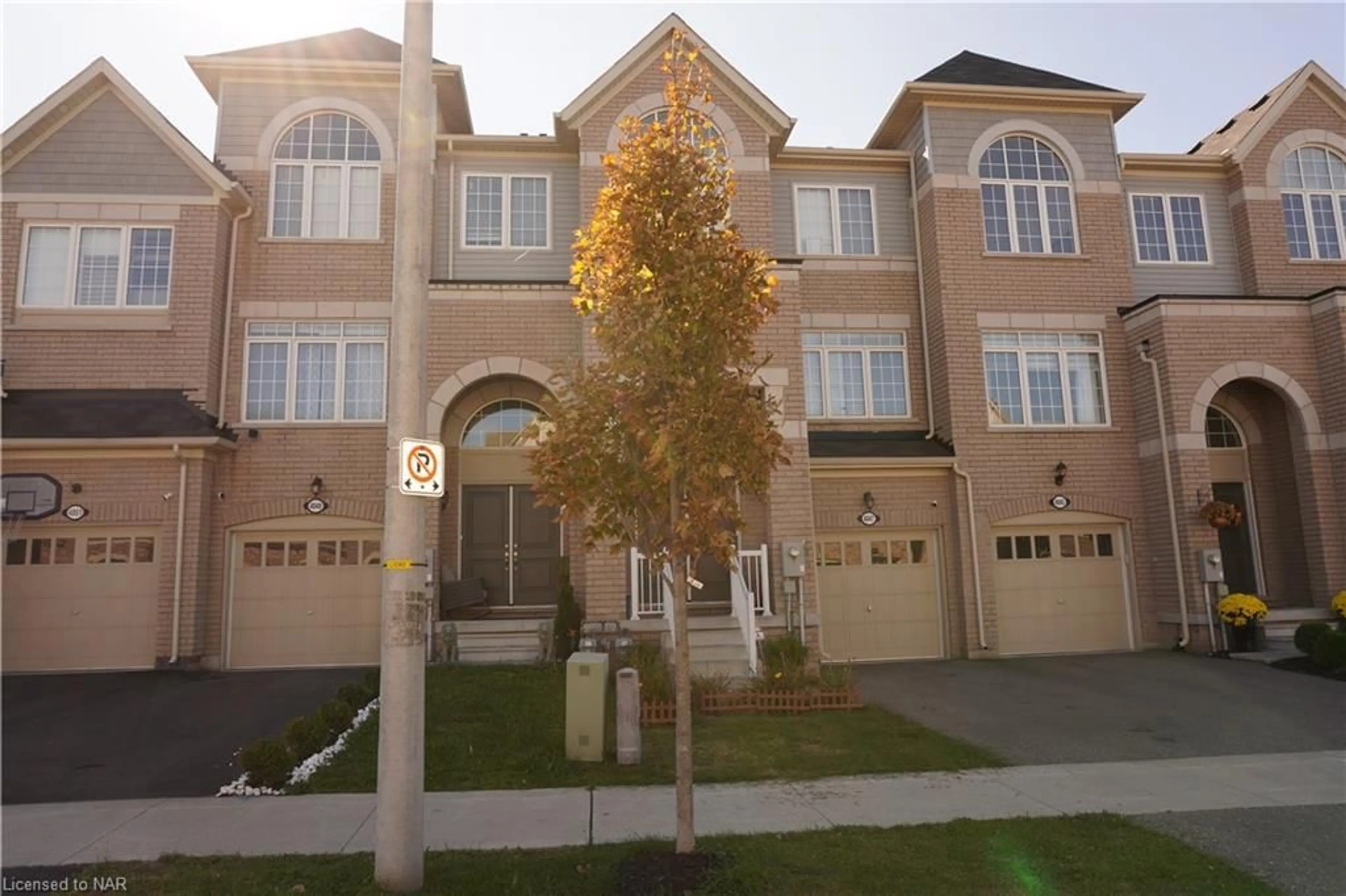 A pic from exterior of the house or condo, the street view for 4047 Maitland St St, Beamsville Ontario L0R 1B4