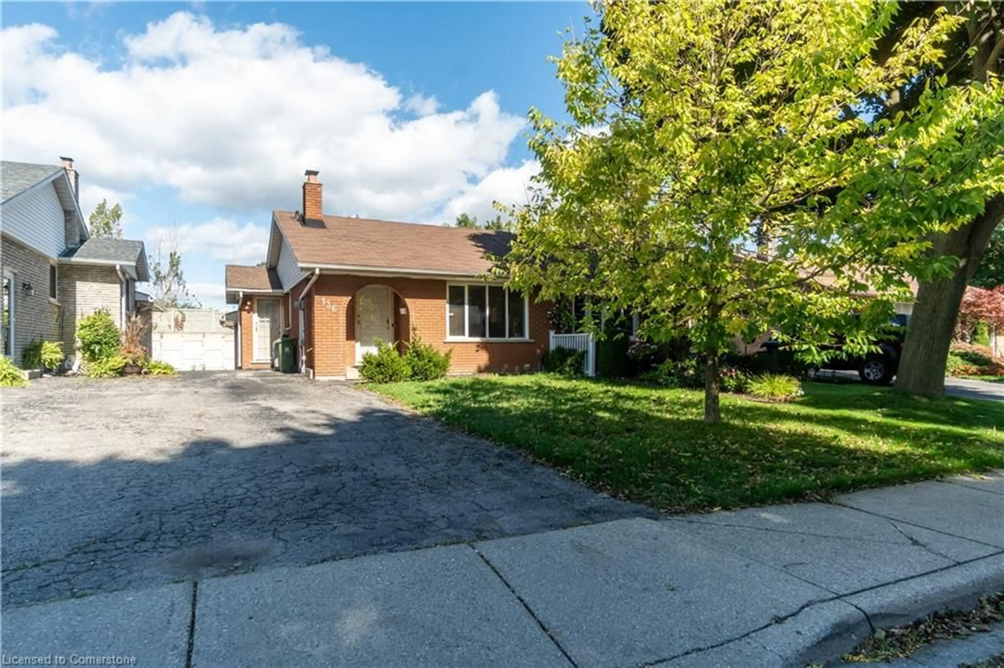 Frontside or backside of a home, the street view for 136 Guildwood Dr, Hamilton Ontario L9C 6S5