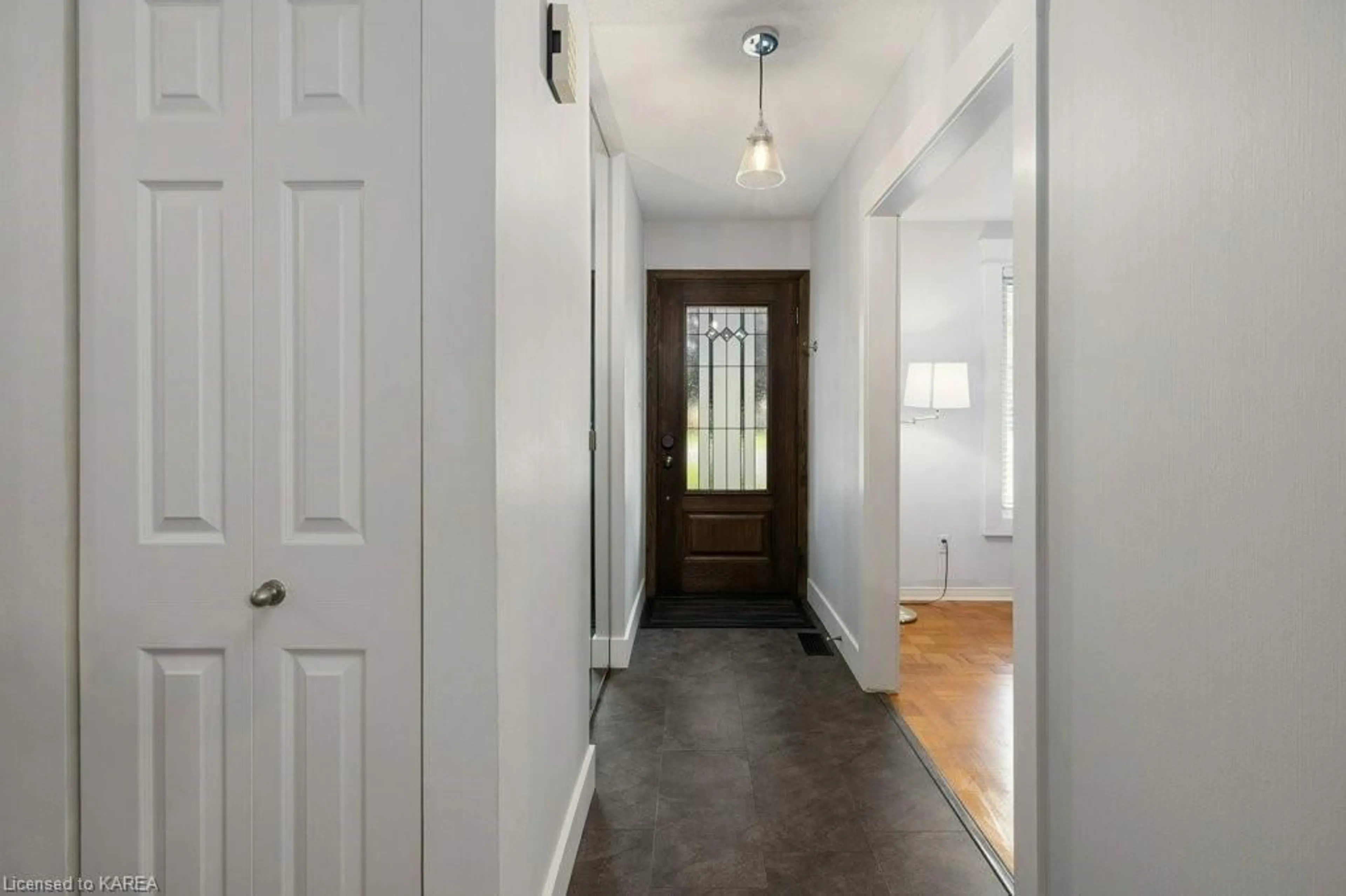 Indoor entryway, wood floors for 468 Canterbury Cres, Kingston Ontario K7M 6X1