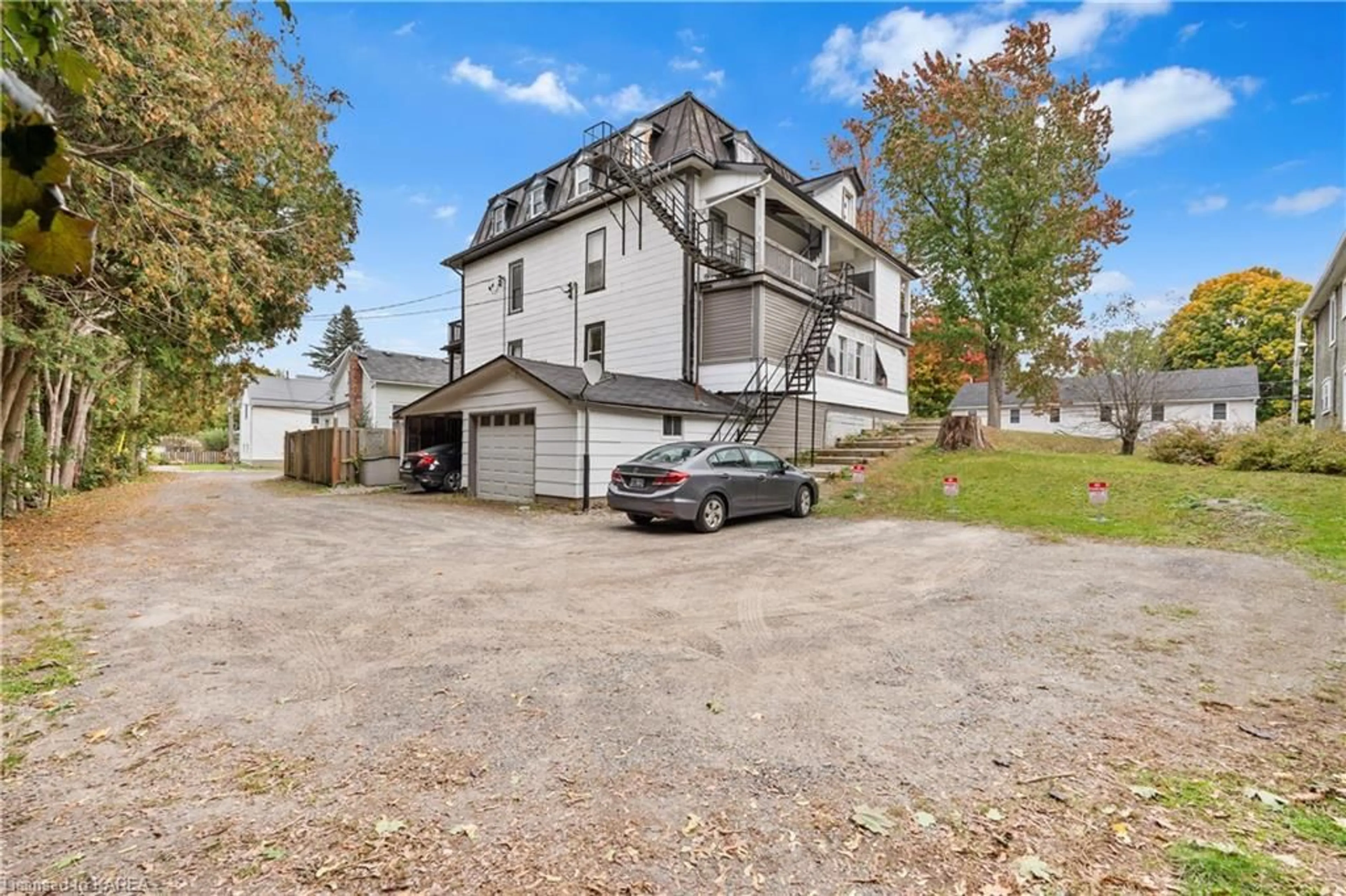 A pic from exterior of the house or condo, the street view for 374 King St, Brockville Ontario K6V 3S6