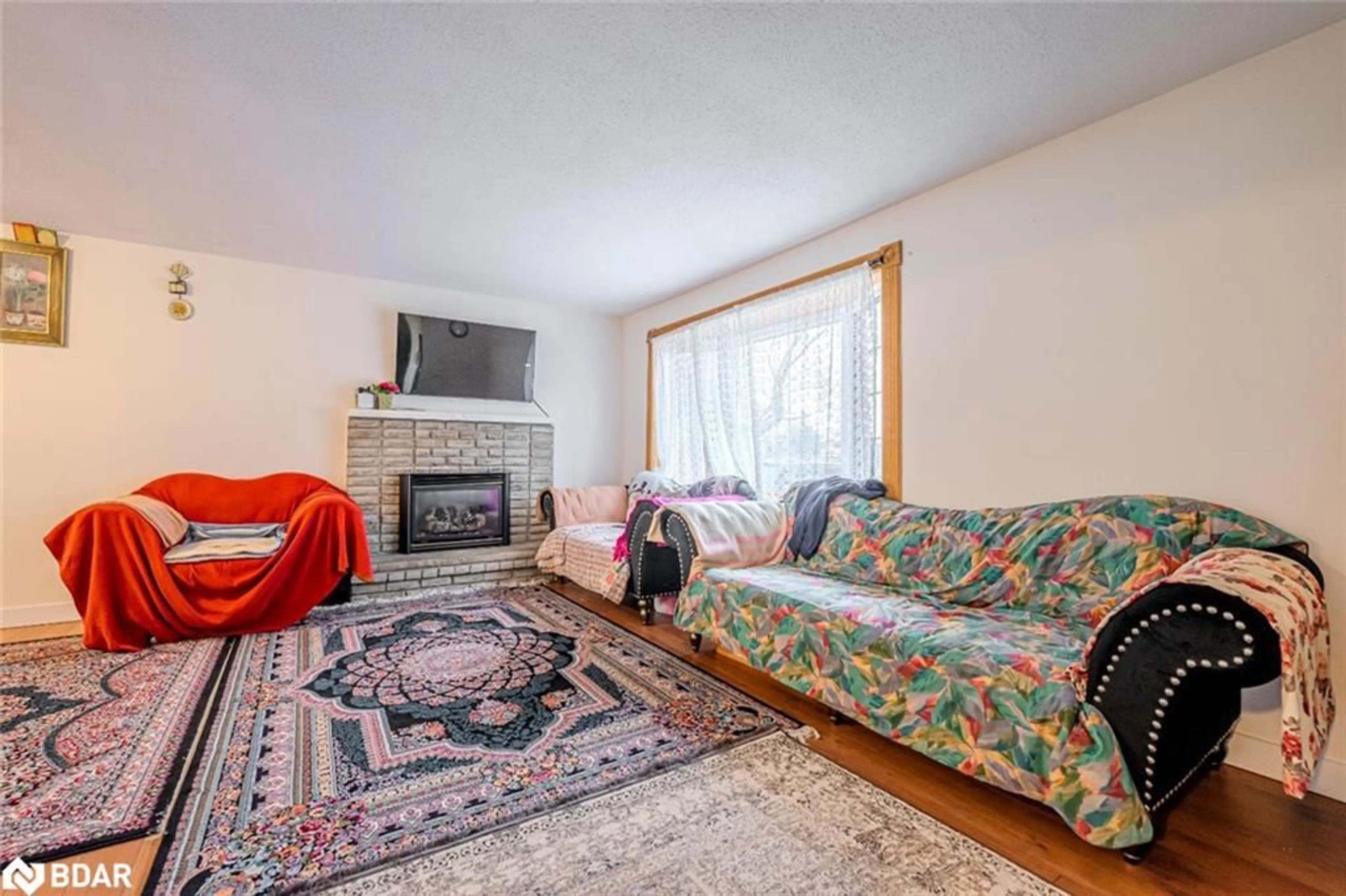 Living room, carpet floors for 203 Phillips St, Barrie Ontario L4N 3V2