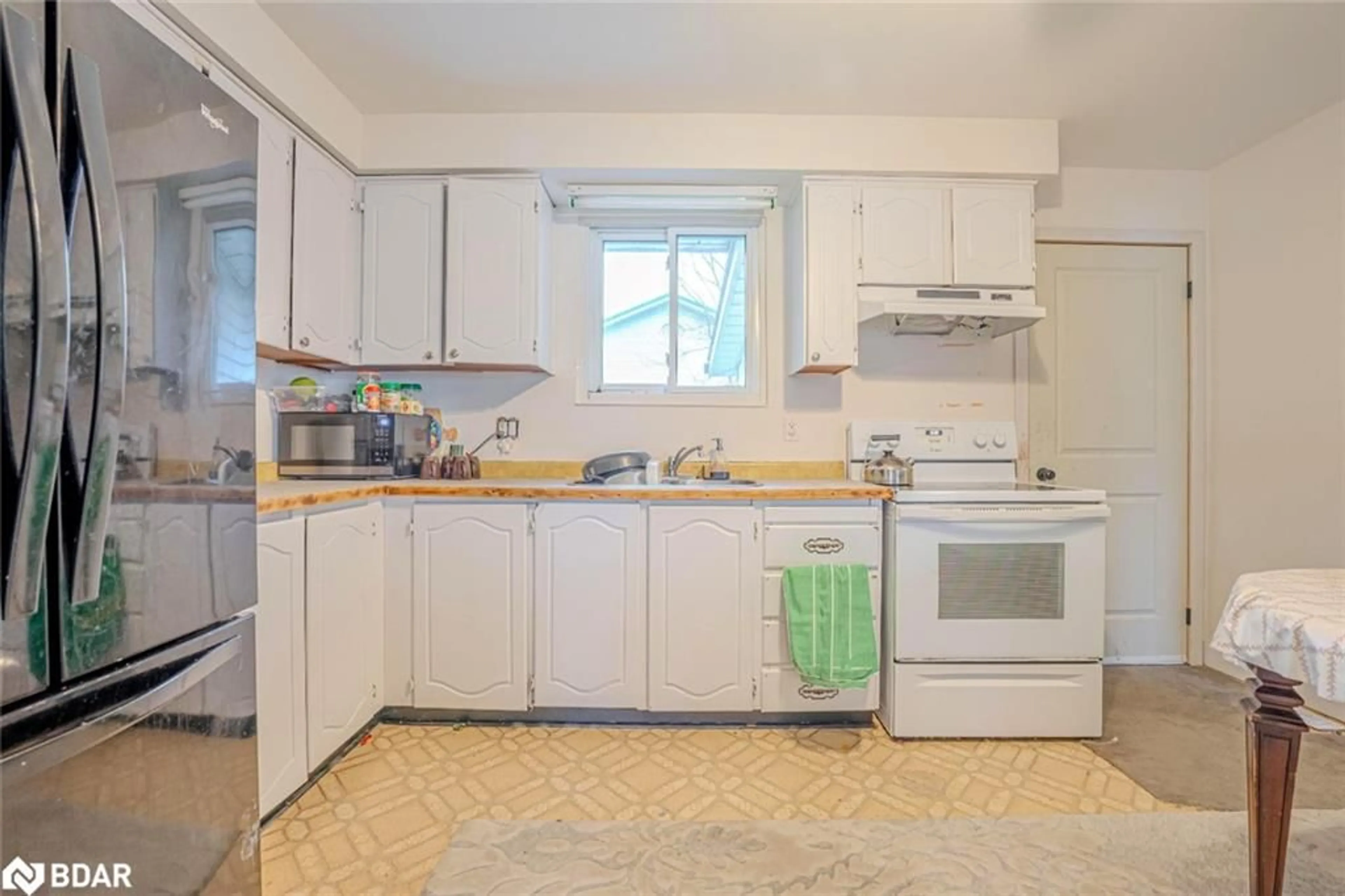 Standard kitchen, not visible floor, cottage for 203 Phillips St, Barrie Ontario L4N 3V2