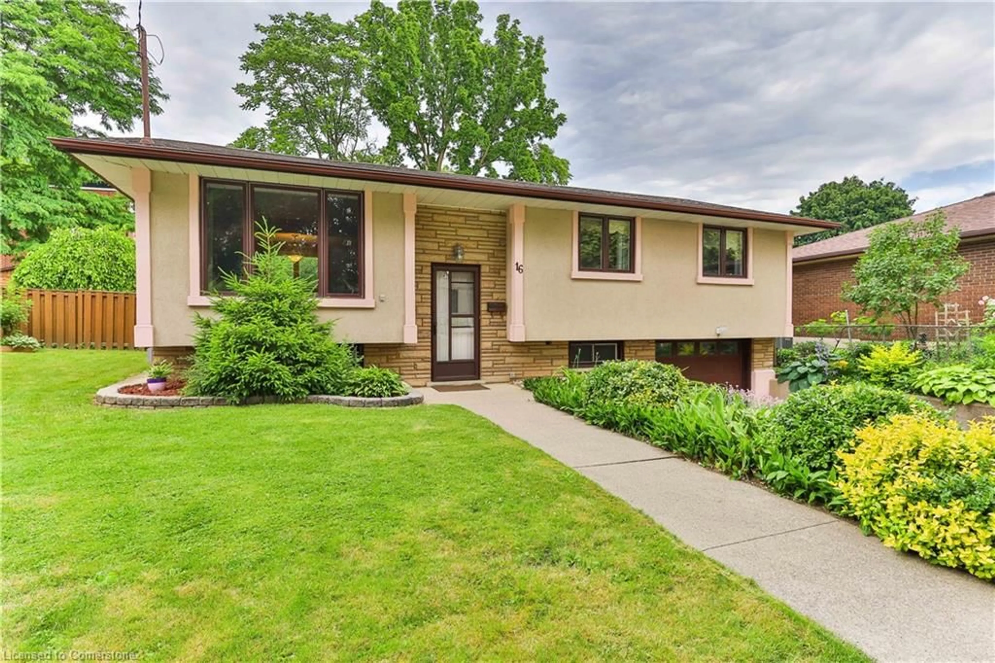 Frontside or backside of a home, the street view for 16 Colmar Pl, Dundas Ontario L9H 4K9