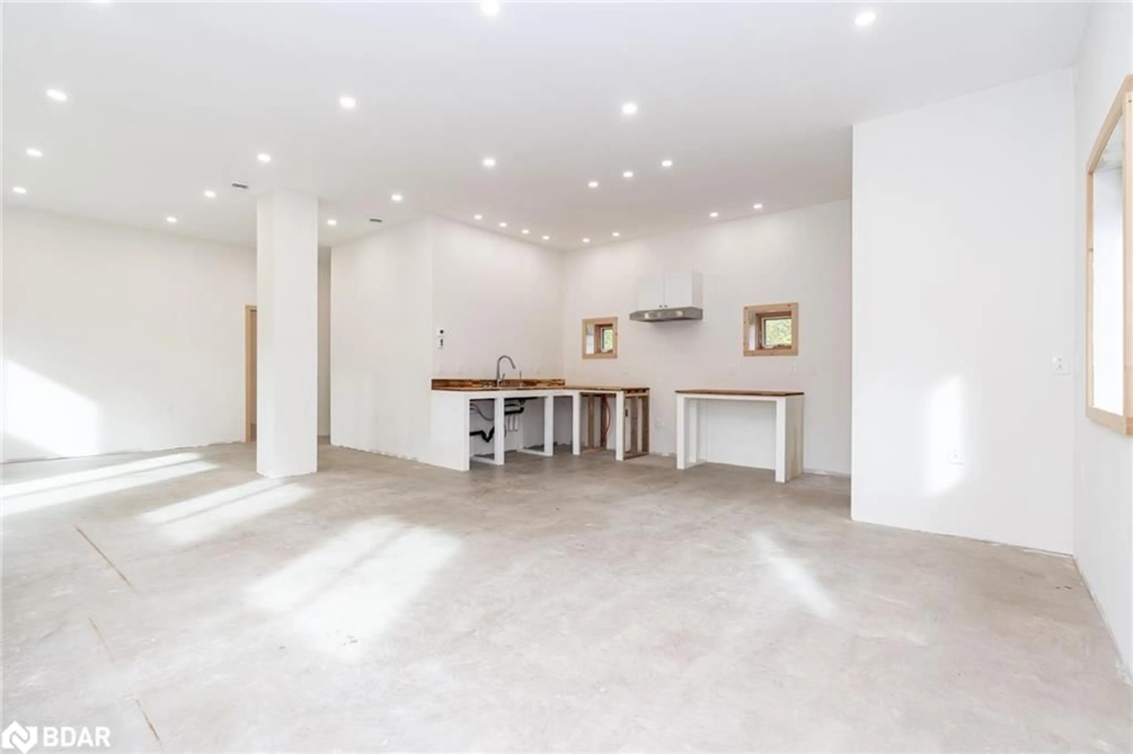 Other indoor space, cement floor for 2576 Champlain Rd, Tiny Ontario L9M 0C9