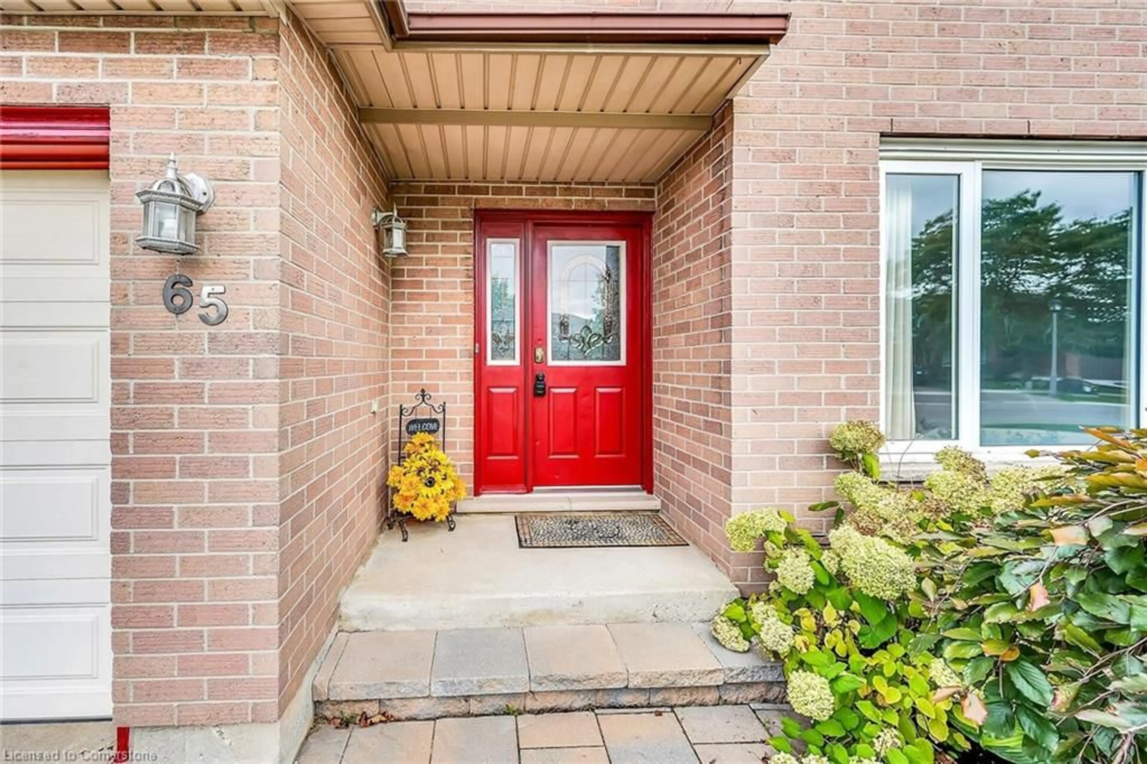 Indoor entryway, wood floors for 65 Highland Blvd, Caledonia Ontario N3W 1H4