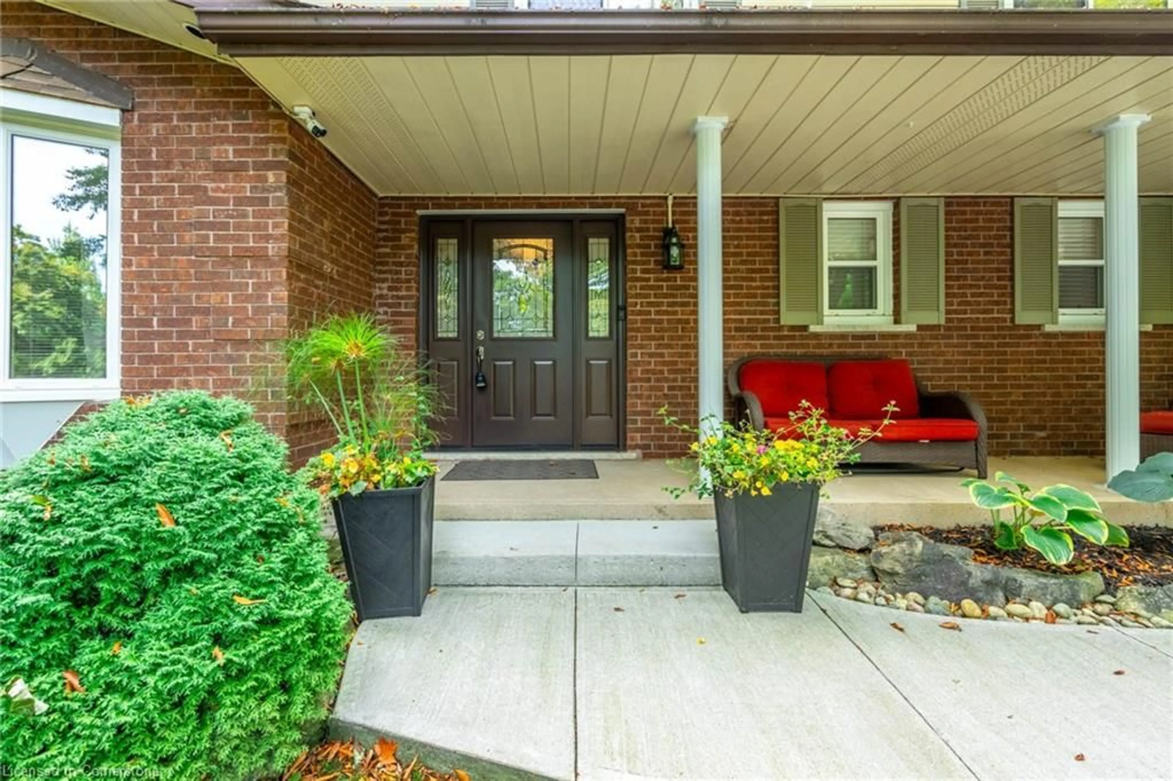 Indoor entryway, wood floors for 26 Wildan Dr, Hamilton Ontario L8N 2Z7