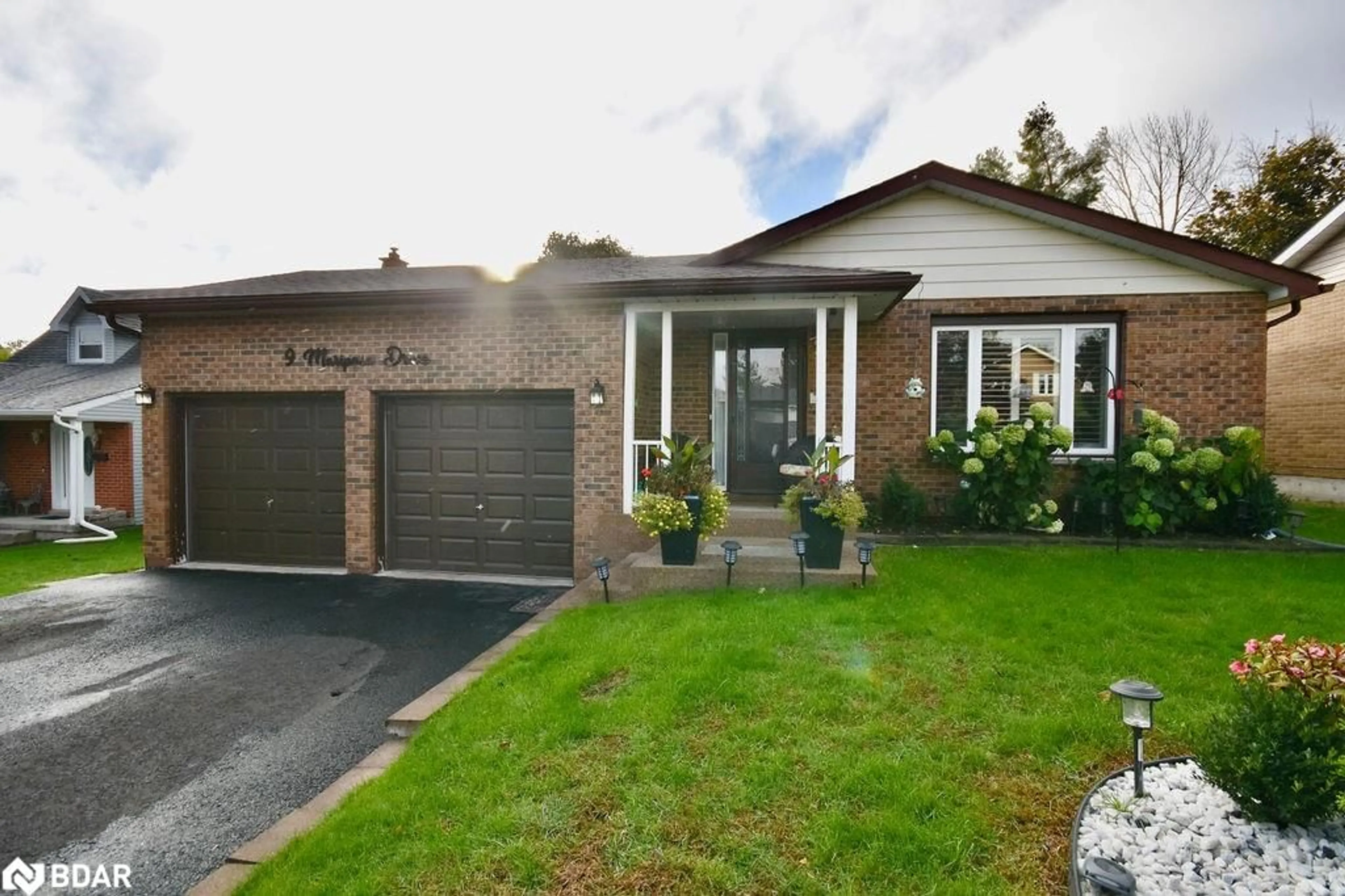 Home with brick exterior material for 9 Mariposa Dr, Orillia Ontario L3V 7G6