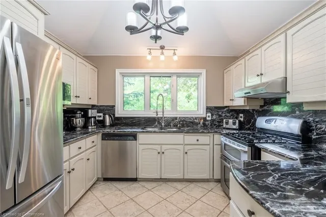 Additional property image - 956 Lynden Rd